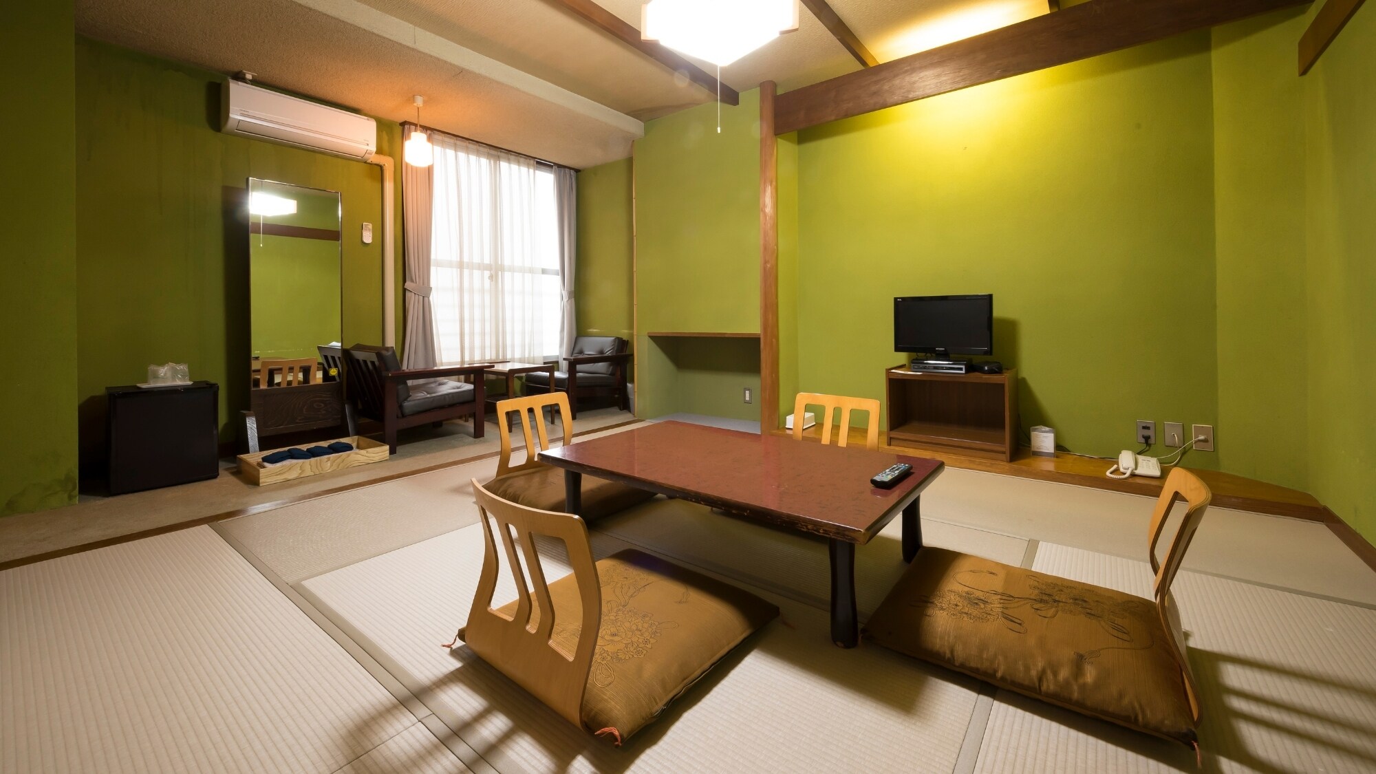 [Old building Japanese-style room: No smoking] Click here if you want to spend a relaxing time with your family in a tatami room ♪