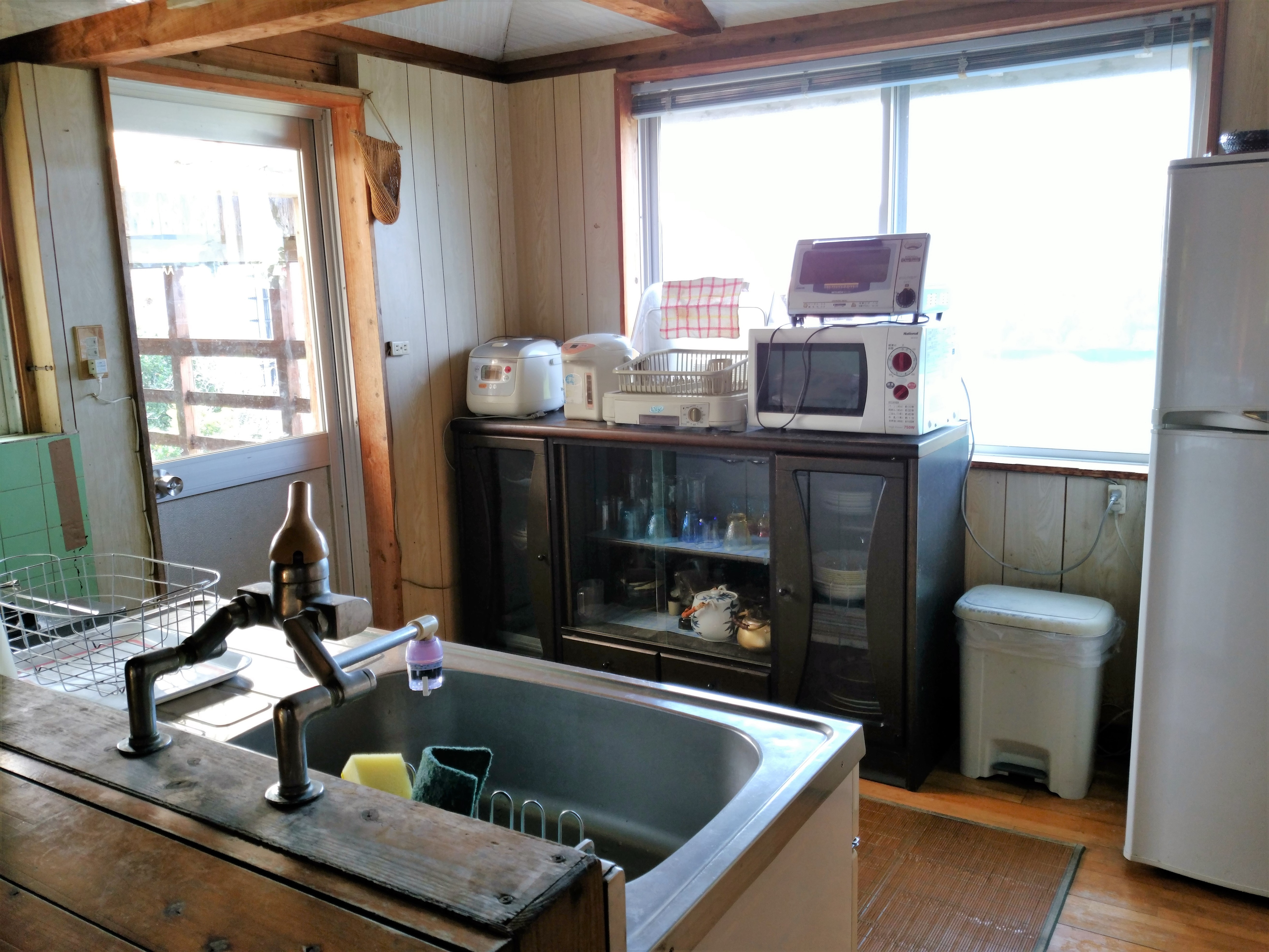 Red tile house kitchen 1