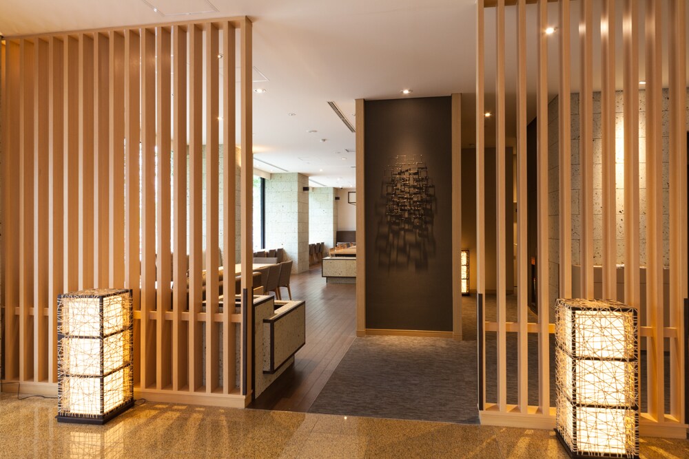 Front / Lobby