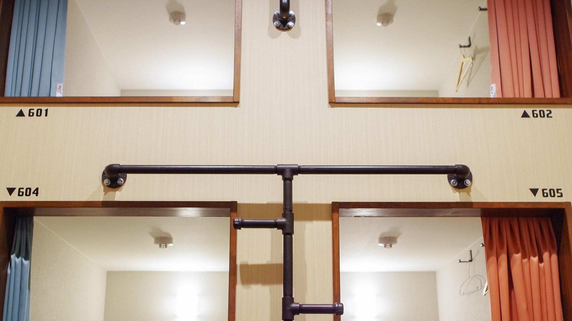 ・[หอพัก] เหมือนเป็นฐานทัพลับเลยล่ะ! ประสบการณ์การเข้าพักอันน่าตื่นเต้น♪