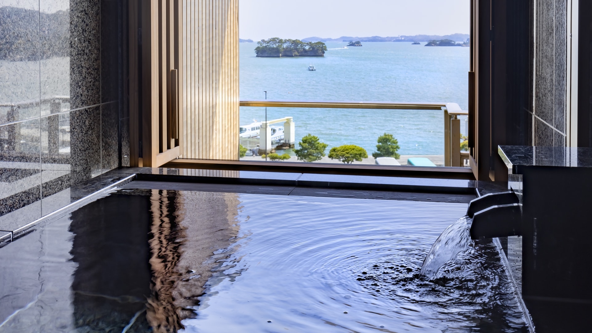 Premium Center Wing: Rooms with natural hot spring open-air baths - 16