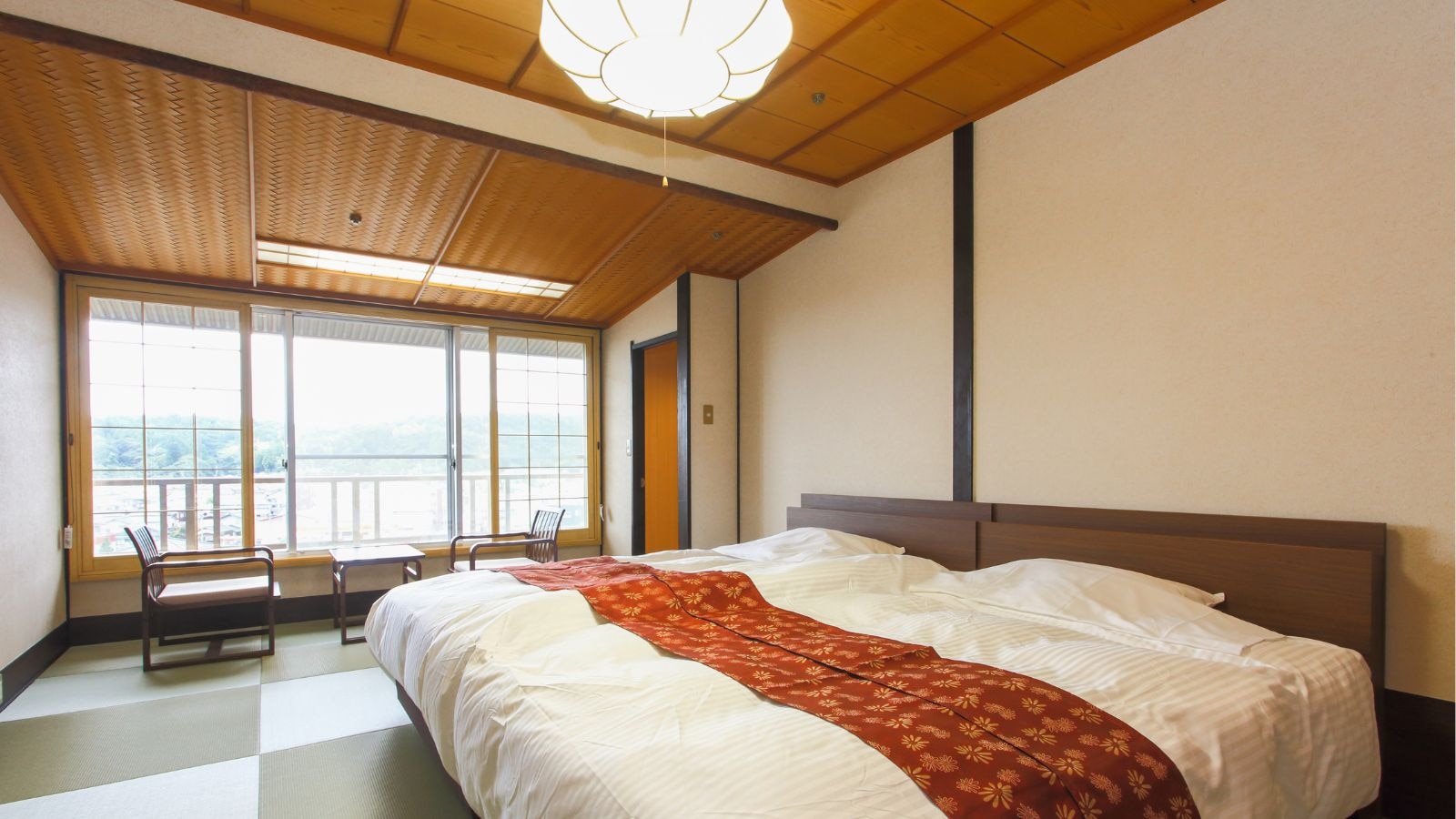 Phòng khách được làm mới vào năm 2022 ♪ Phòng kiểu Nhật-Tây hiện đại với chiếu Ryukyu