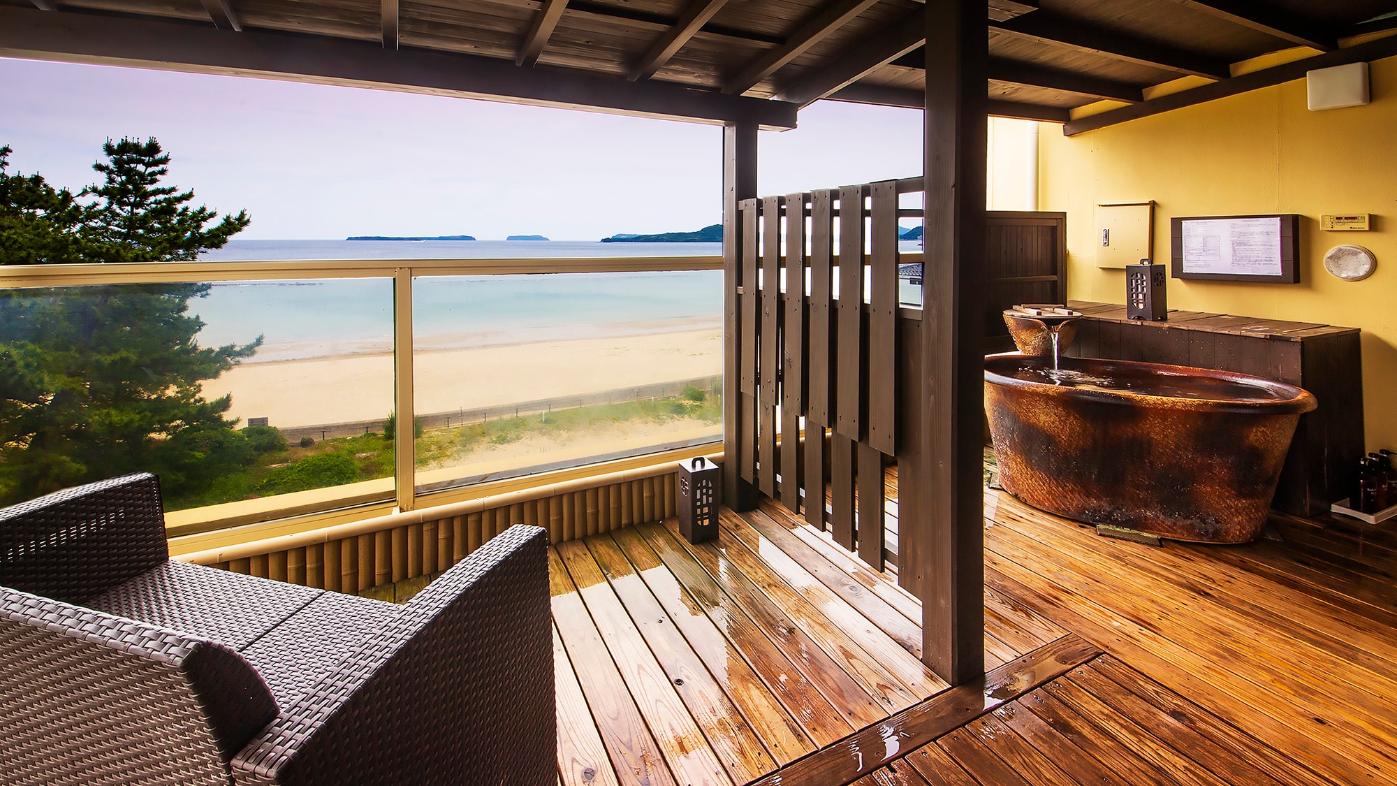 ■Open-air bath in guest room/hot spring [Sazanka]■The open-air bath on the top floor of our hotel creates a luxurious time for adults.
