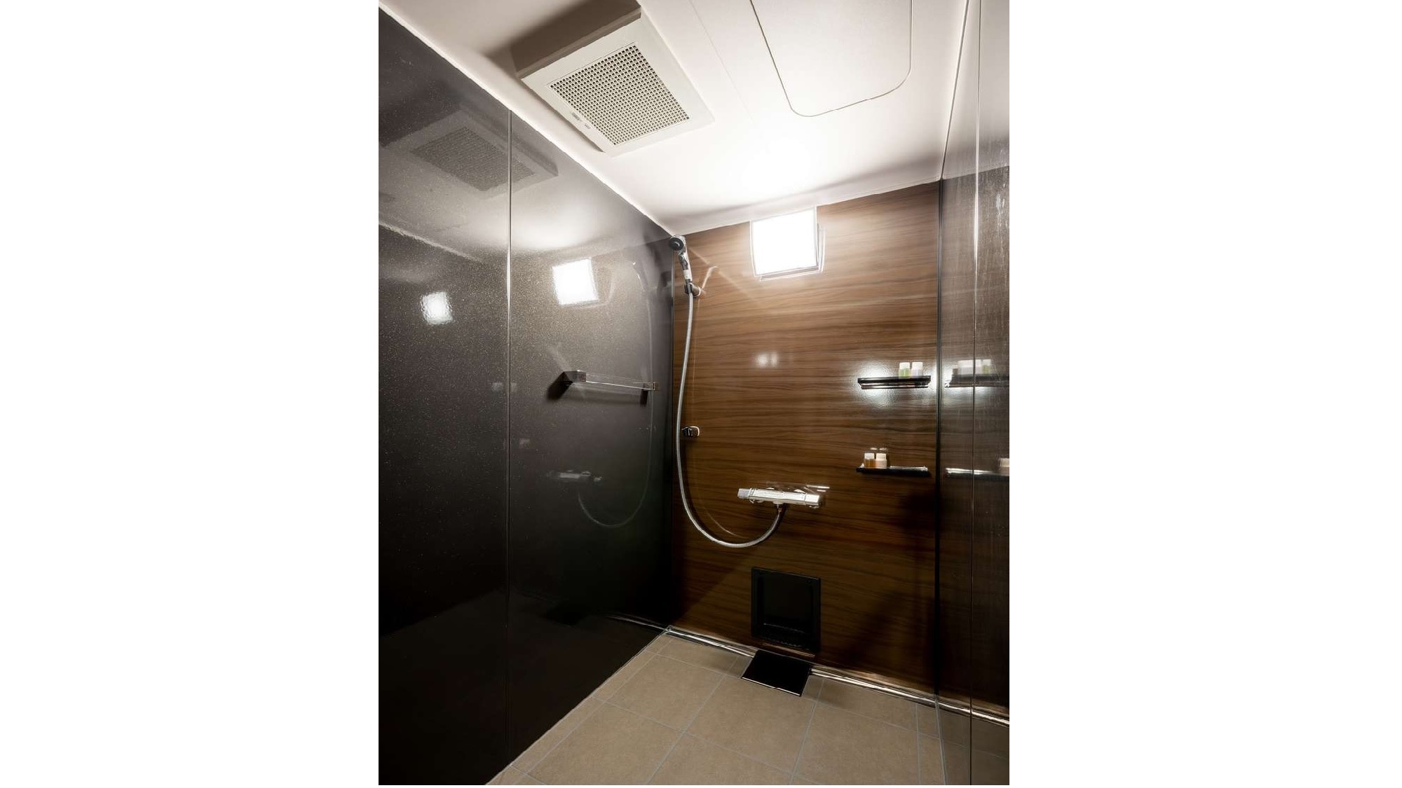[Japanese modern guest rooms A and B] Shower booth