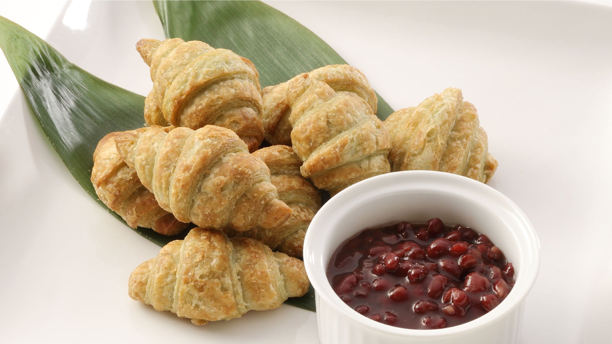 Croissant ala pangsit bambu dengan tepung beras ~ Disajikan dengan kacang azuki ~
