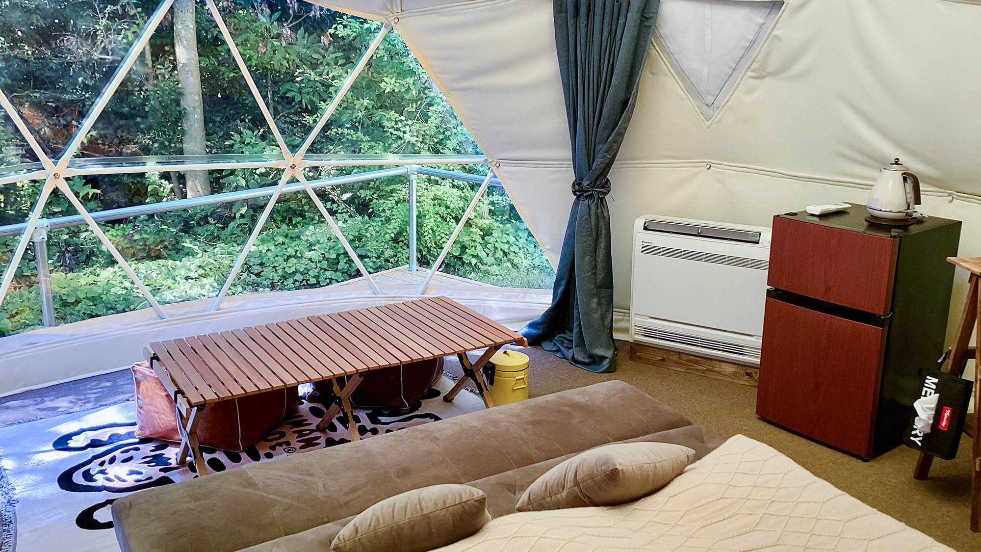 ・Dome-shaped tent: Fully equipped with refrigerator, mini stove, drip set, BBQ grill, etc.