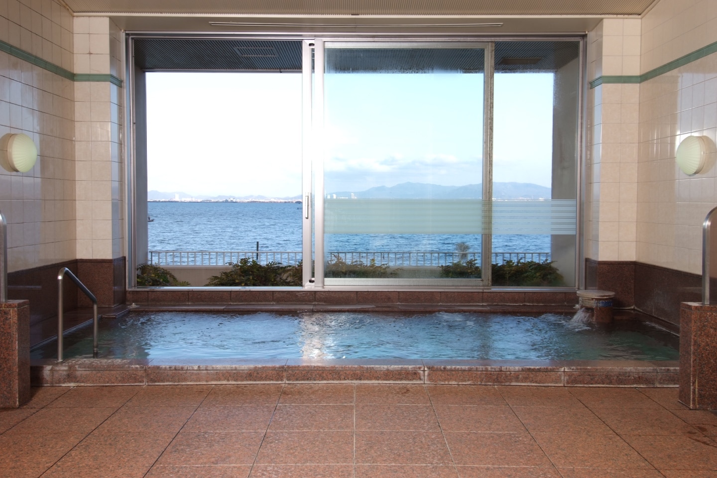 ♪Large hot spring bath on the second floor overlooking Lake Biwa♪