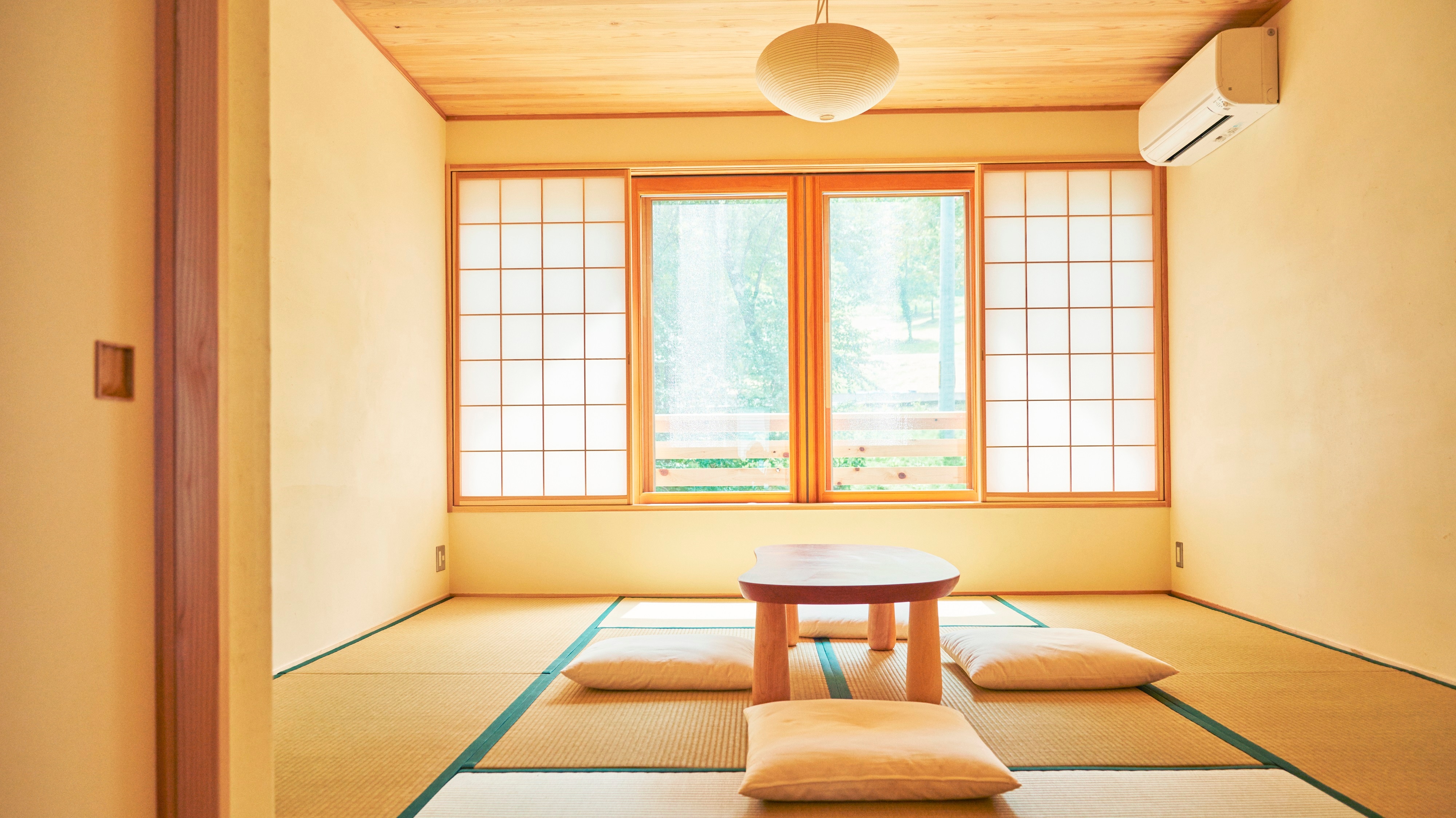 Wooden guest rooms where the scent, texture and feel stimulate the five senses