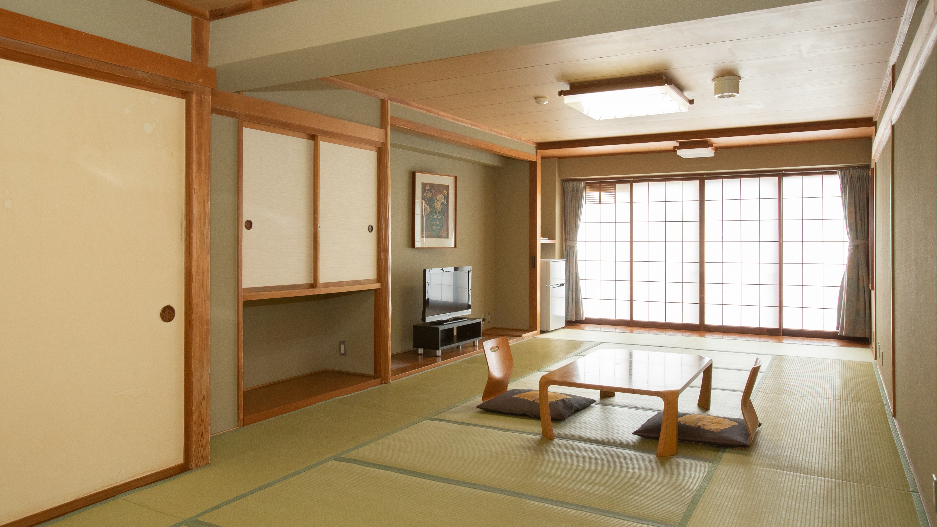 Japanese-style room (18 tatami mats)