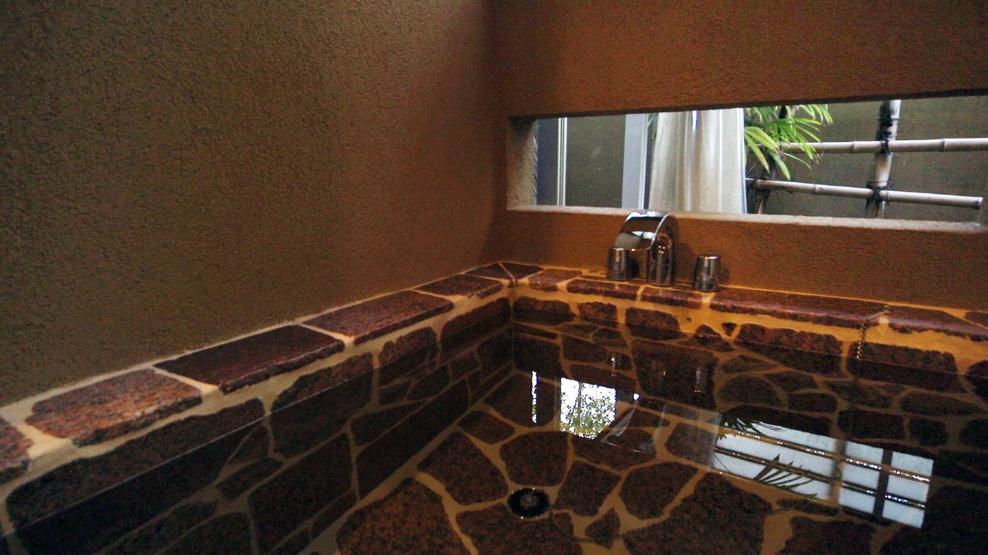 Moon_露天溫泉浴池