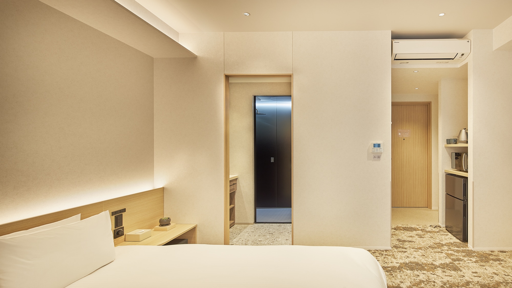 Standard Queen with 2 shower rooms