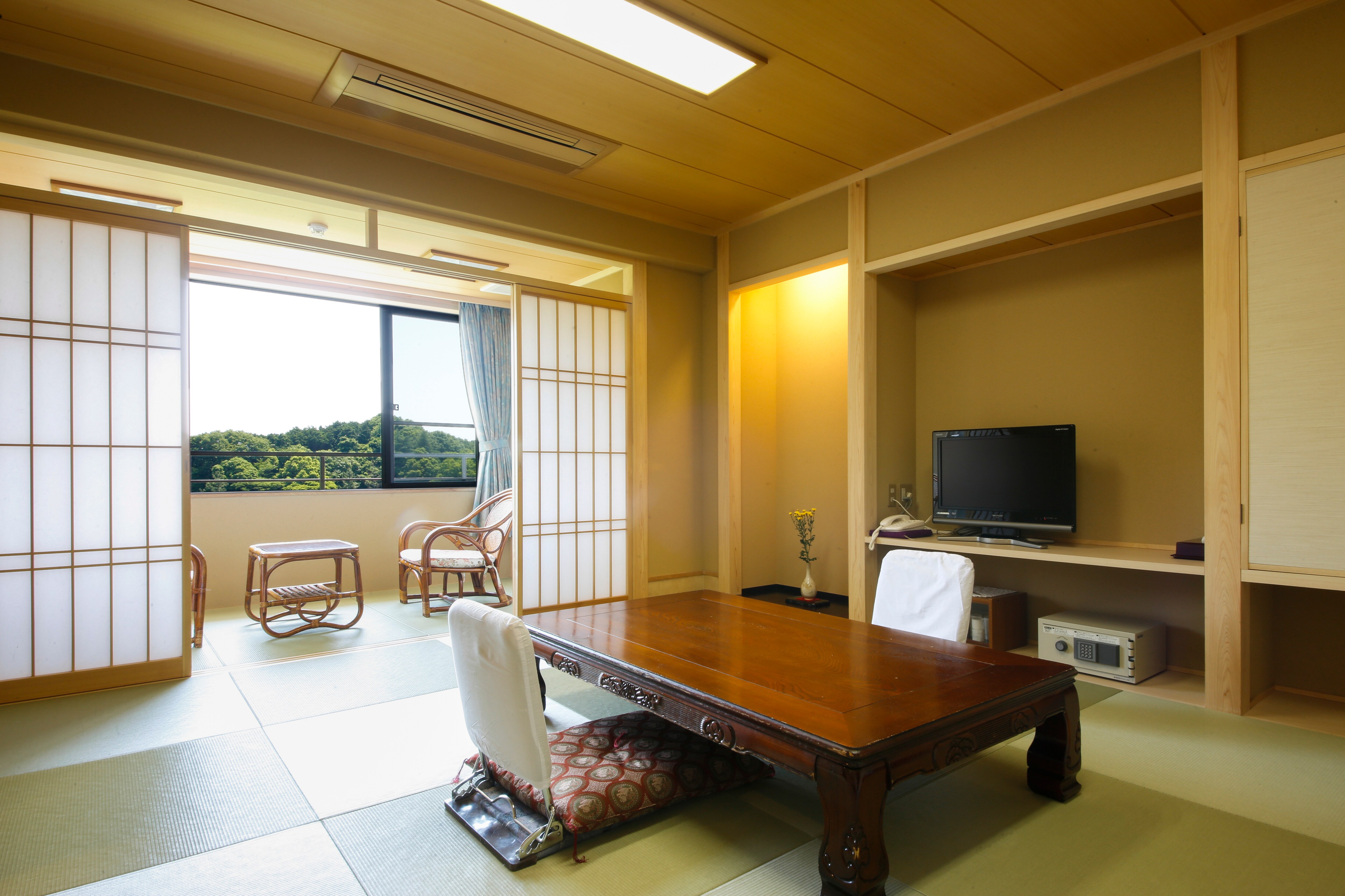 << West Building >> Japanese-style room 10 tatami mats, an example