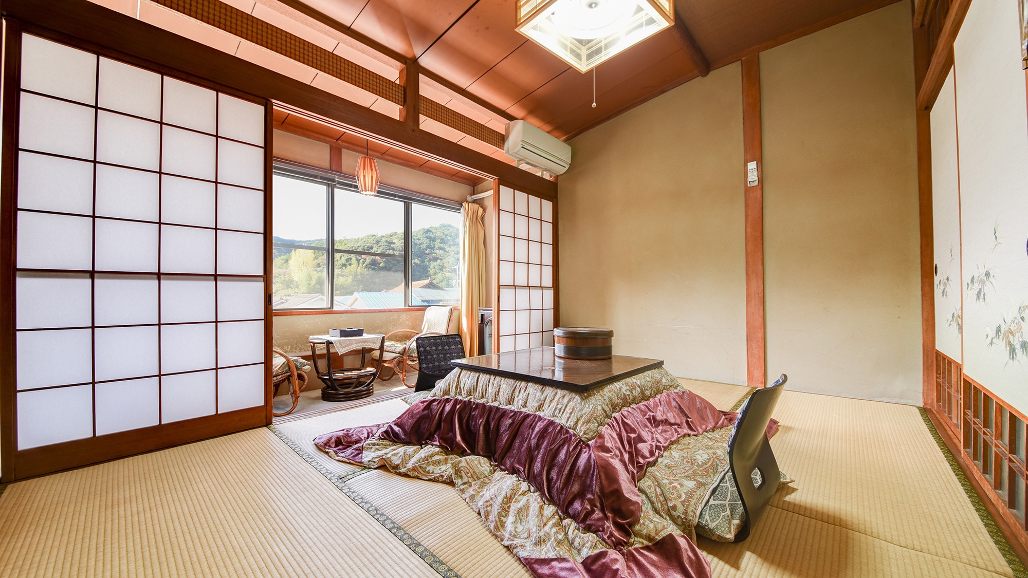 * [Japanese-style room of 6 tatami mats] Toilet included.