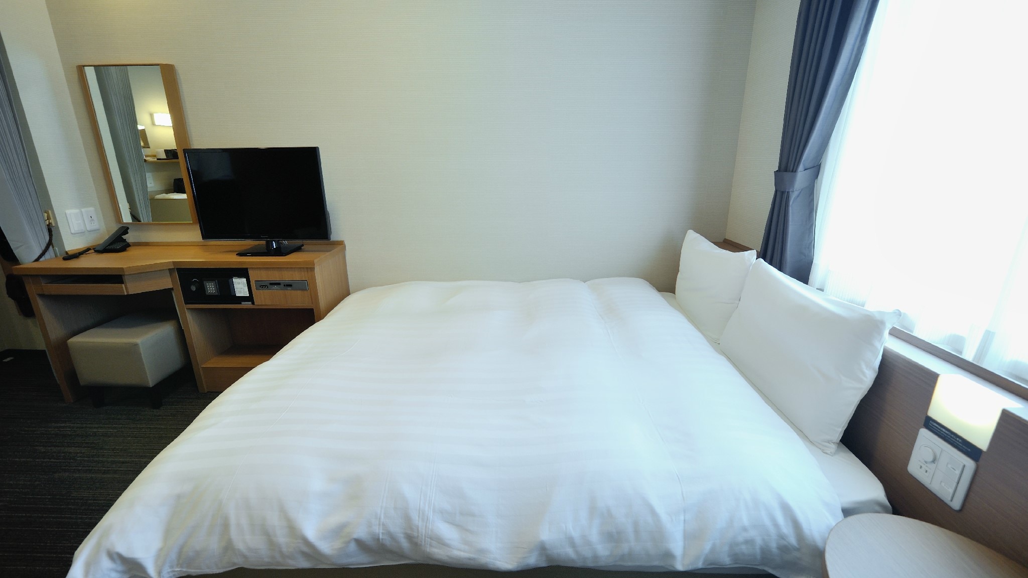 标准双人床（14m2 床宽 120x195cm）◆ 有席梦思床◆