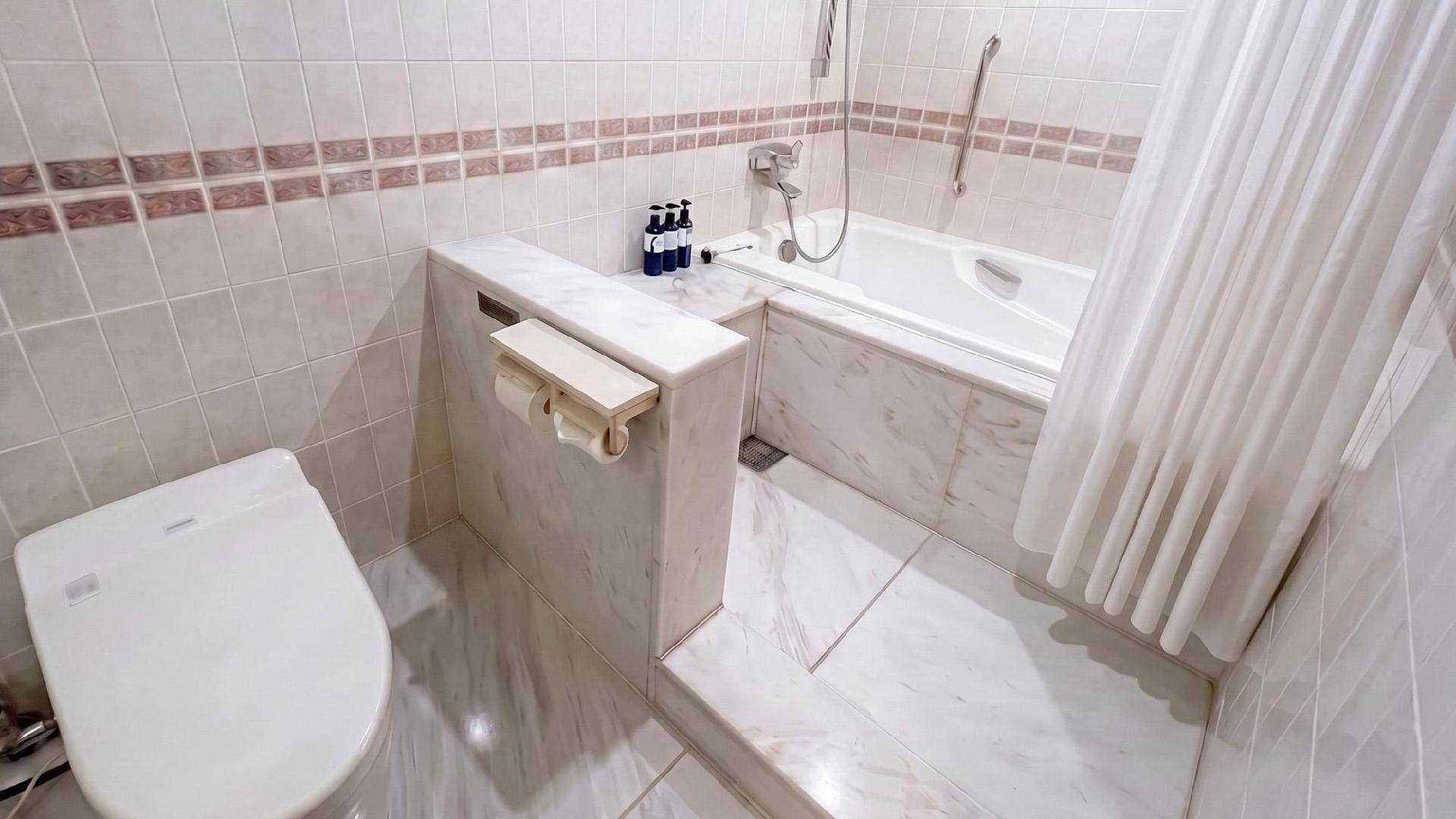 Suite Room | Bathroom