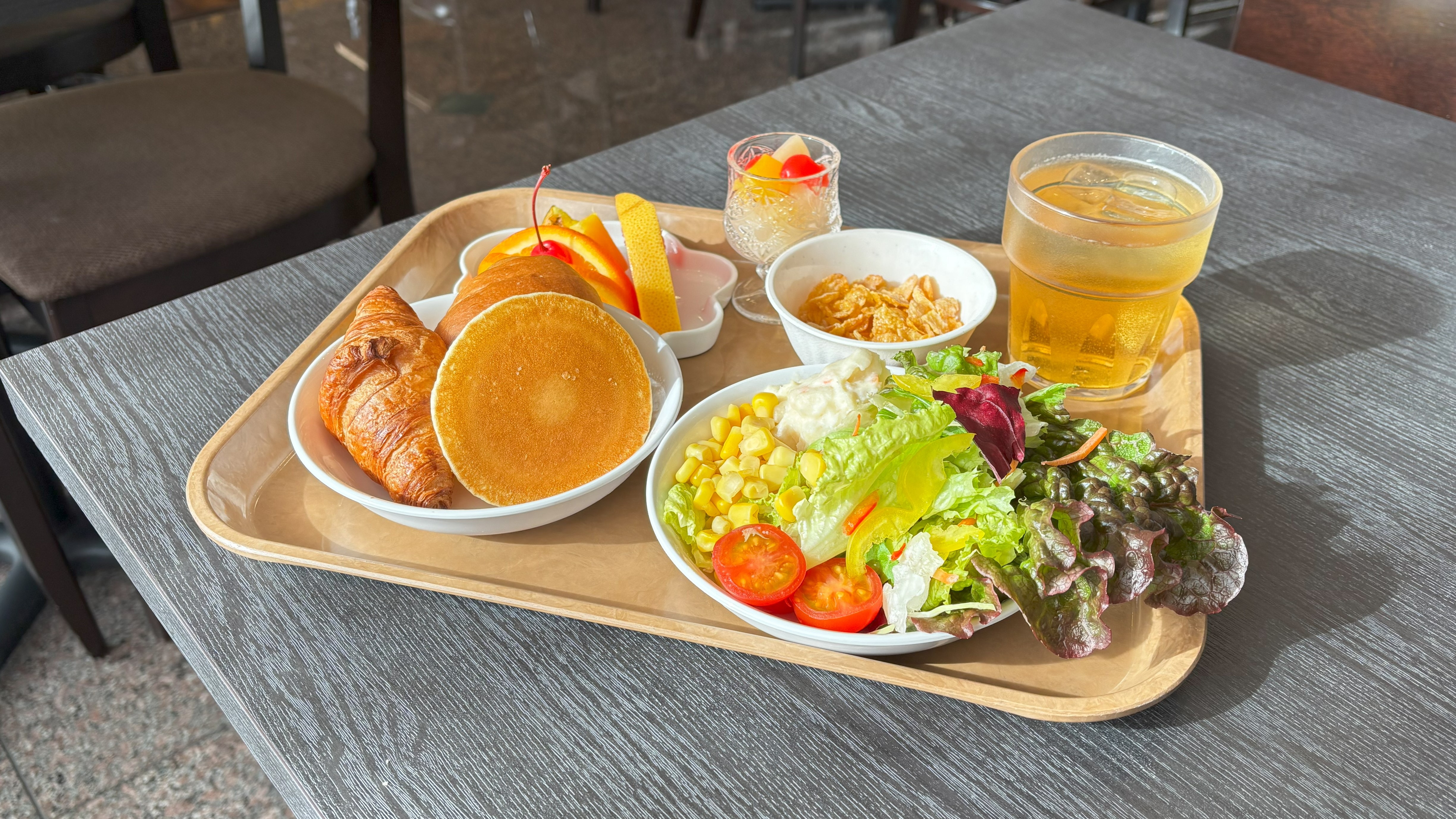 Enjoy breakfast in a bright venue with the morning sun streaming in. Enjoy a buffet-style breakfast with a monorail view.