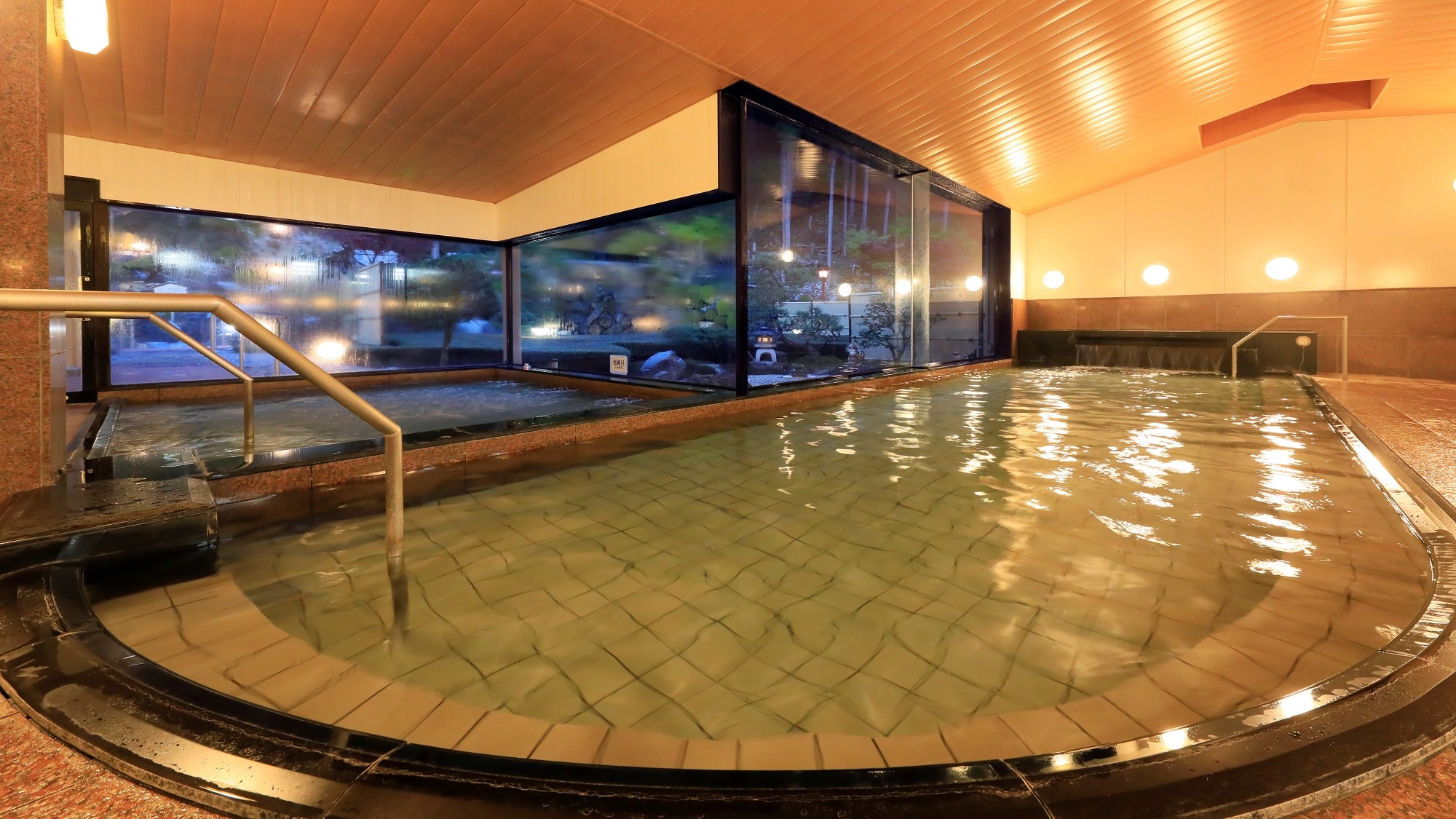 ■ Men's hot spring bath _ indoor bath _ evening view