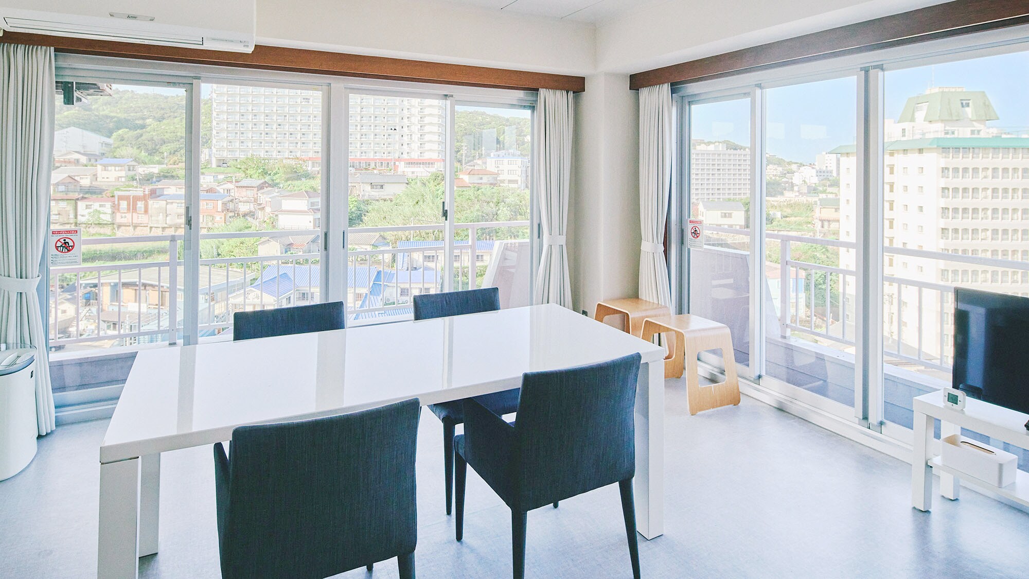 ・【コンドミニアムオーシャンビュー】眺望の良いお部屋。海だけでなく市街も一望できます。