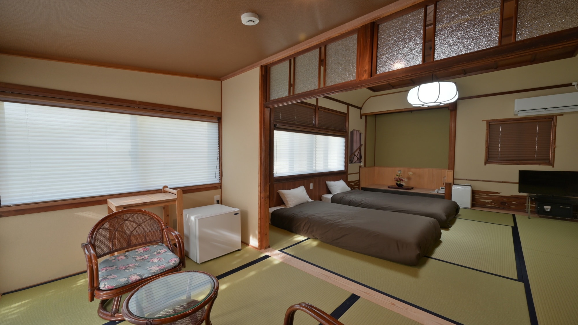 The Kikyo Room has a Japanese atmosphere of calm and elegance. It is a quiet and relaxing space.