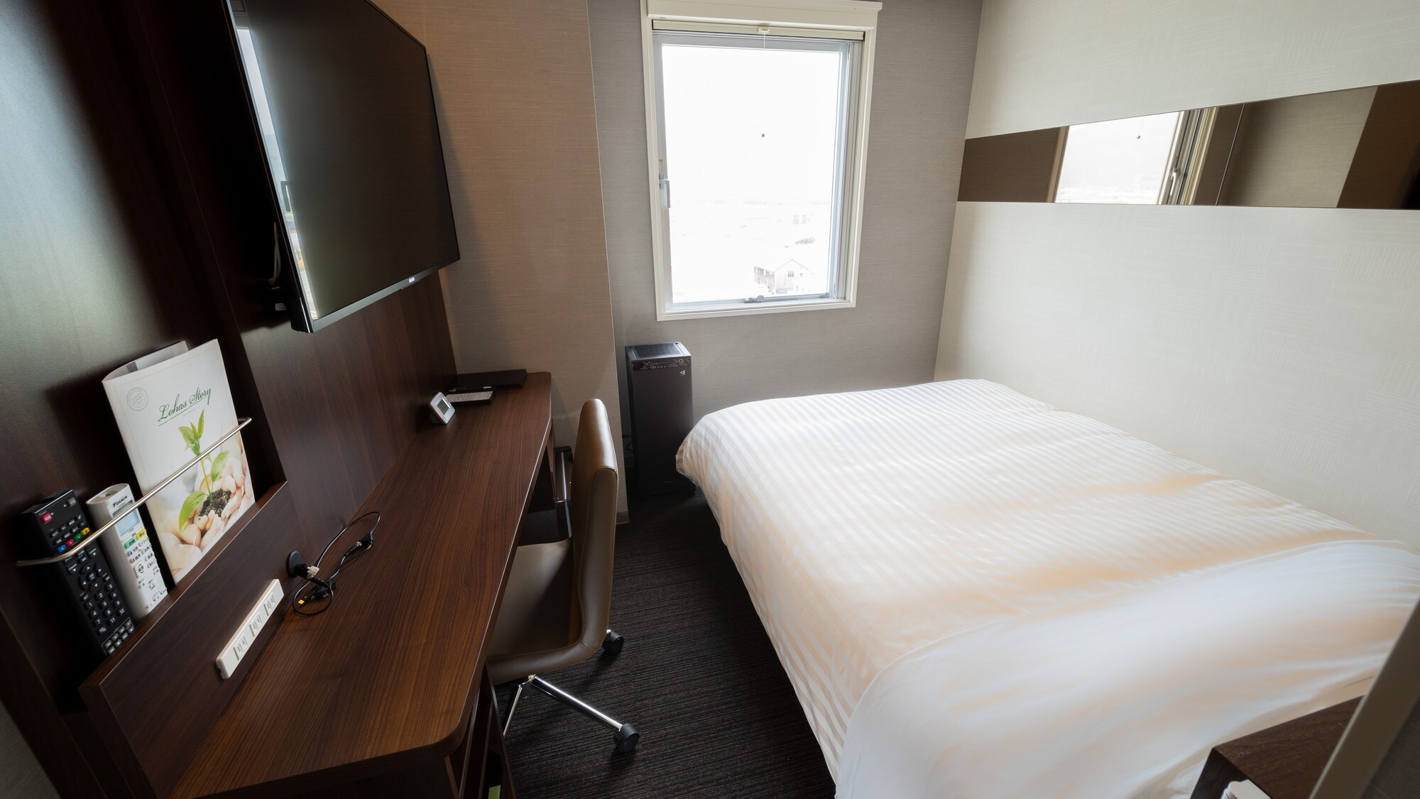 A 150cm wide bed and a mattress with just the right amount of firmness will ensure you a good night's sleep.