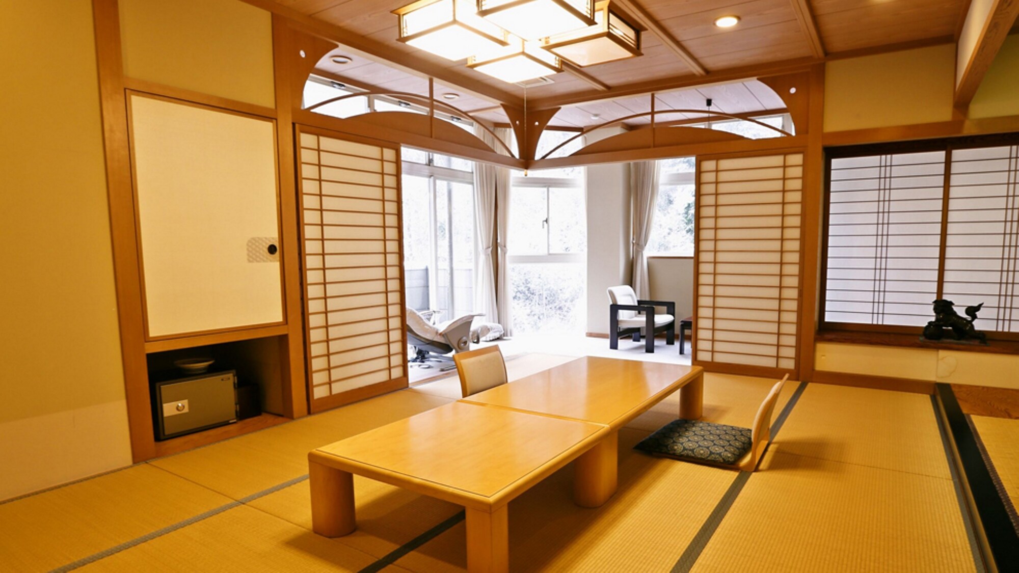 [Japanese-style room 12 tatami mats]