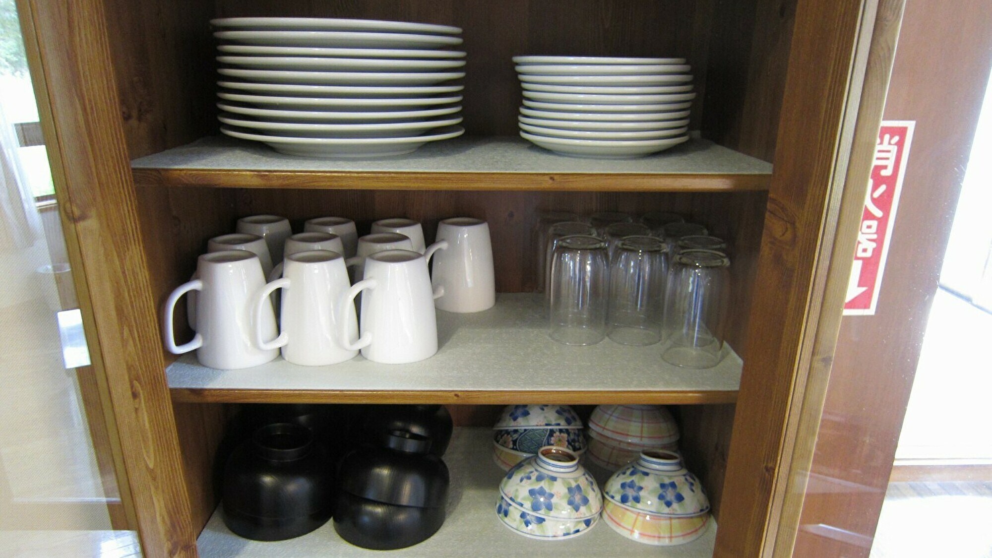 อุปกรณ์บนโต๊ะอาหาร (ตัวอย่าง)