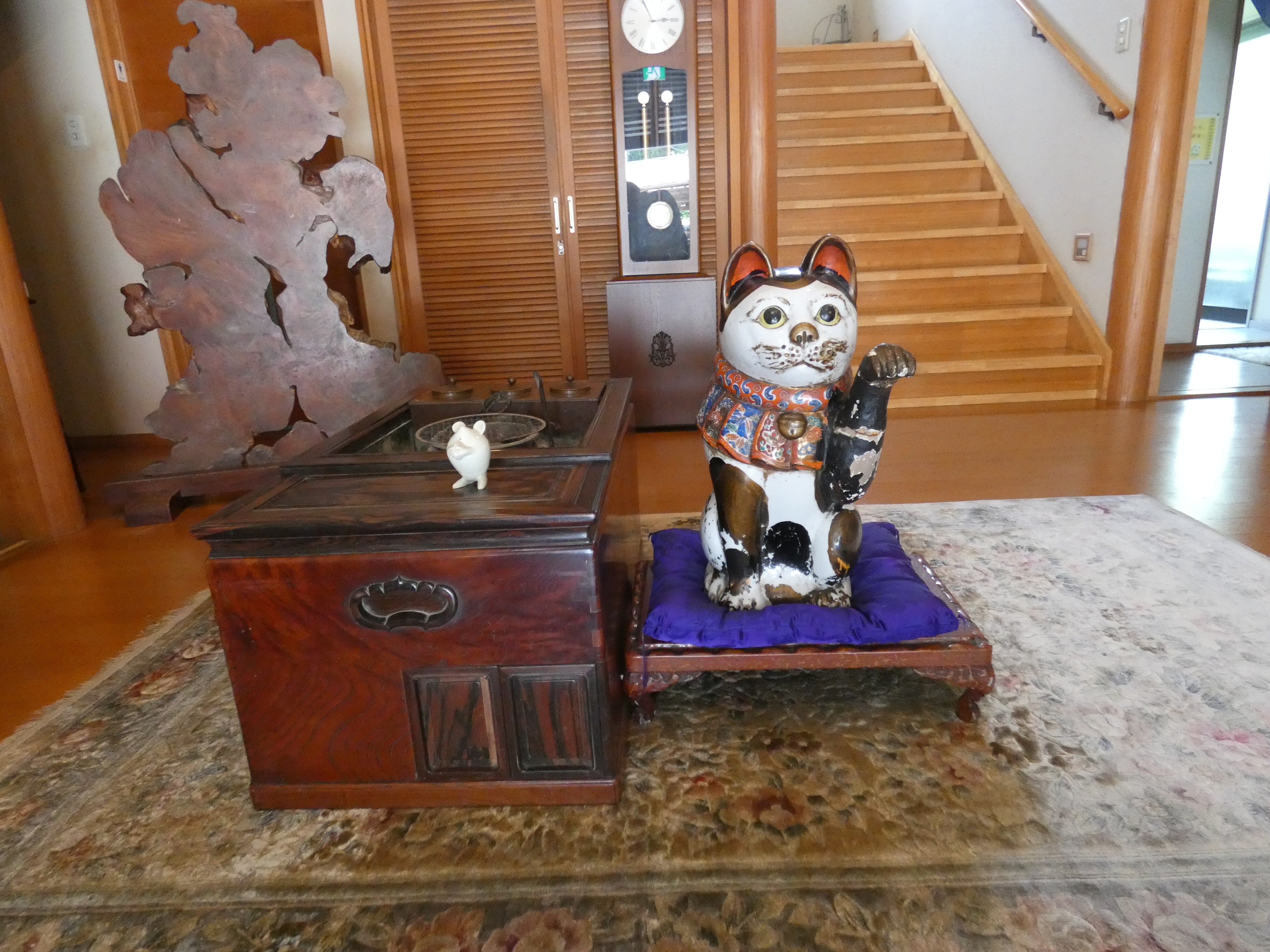 I'm a beckoning cat