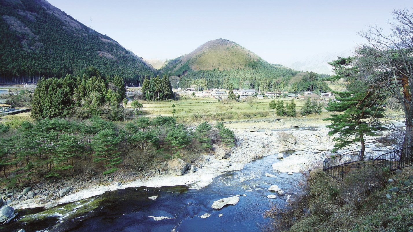 You can see the lush mountains and the Kinugawa River from the guest rooms.