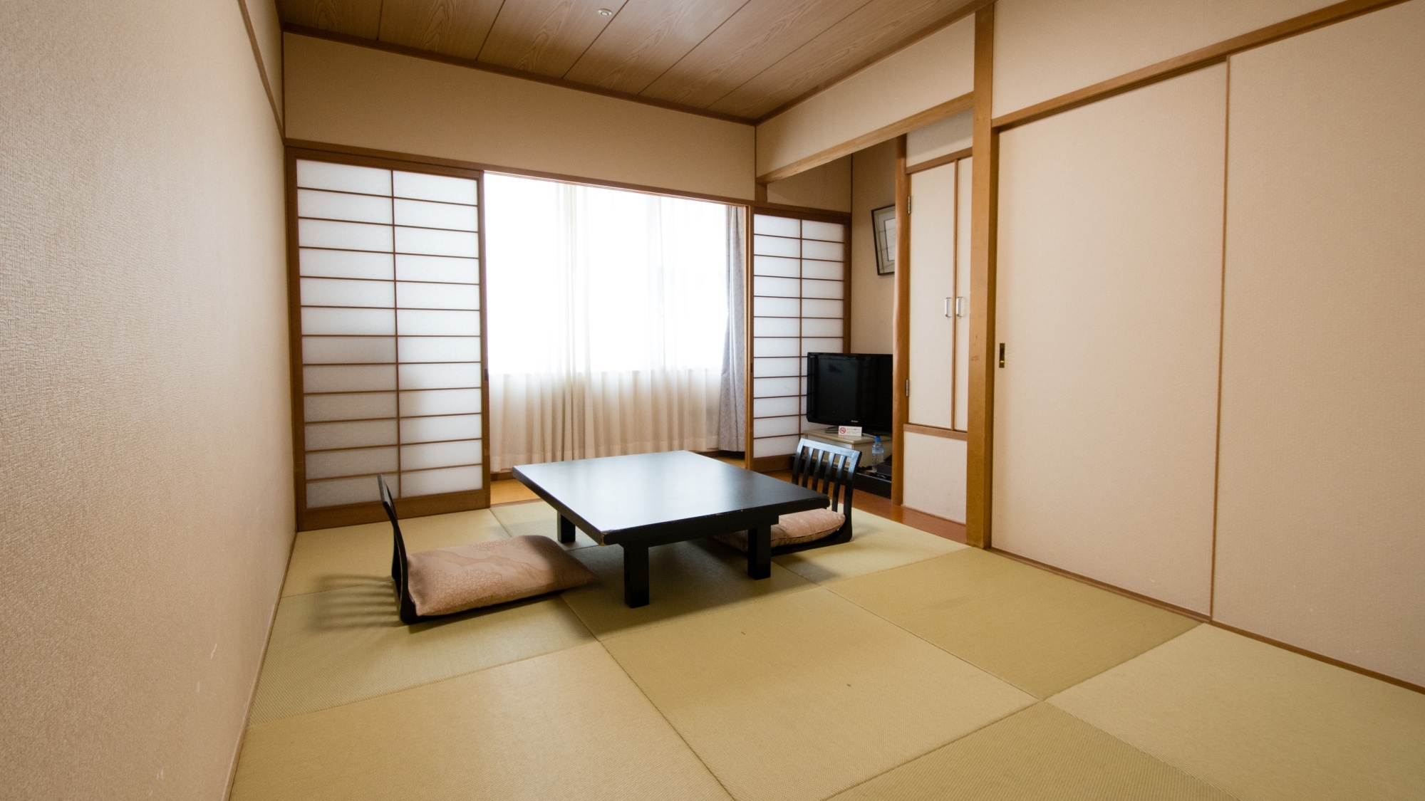 New Japanese style room, 9 tatami mats (indoor bath available)