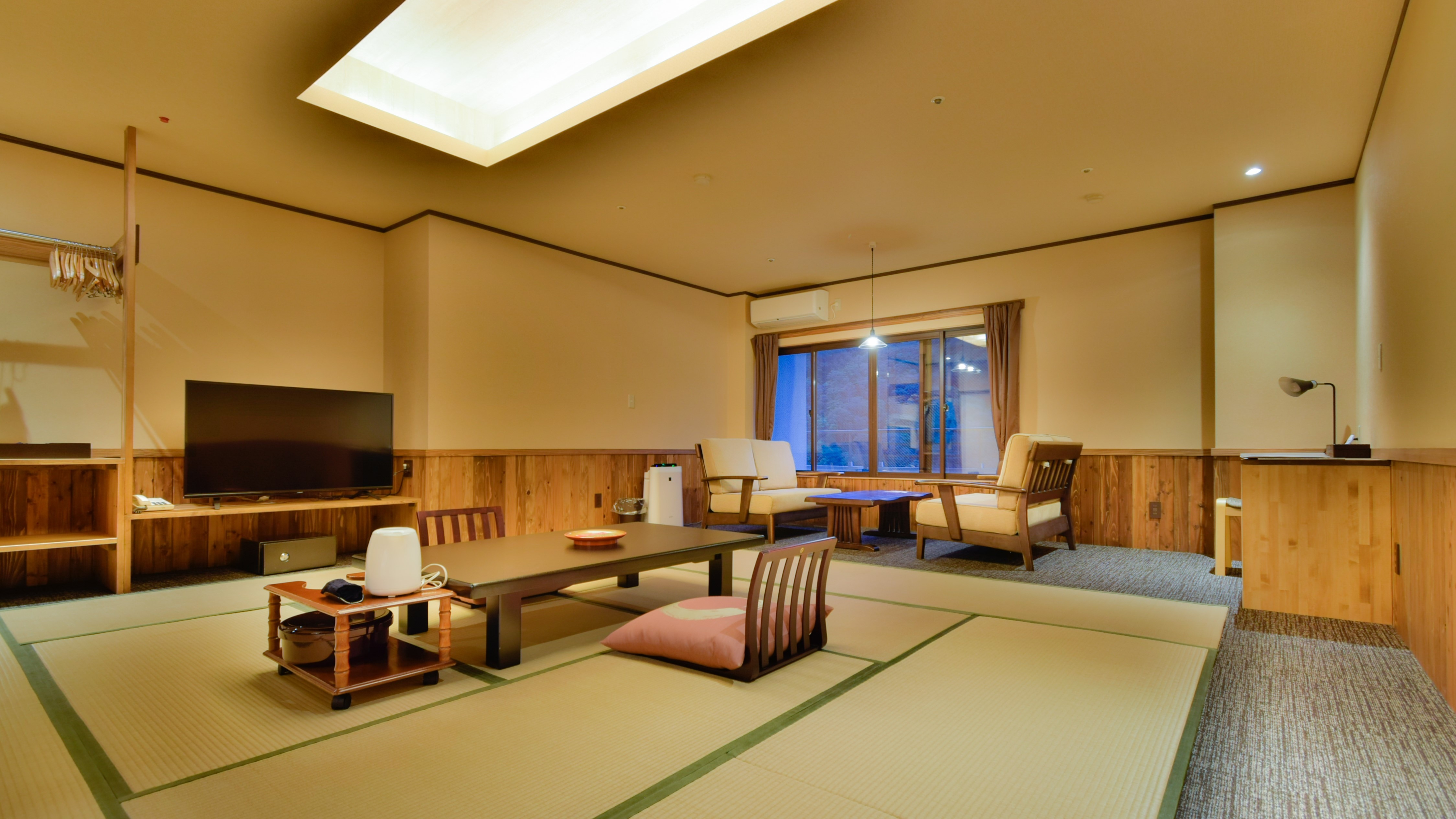【现代套房】日式房间12.5榻榻米+双人床&直径；带淋浴