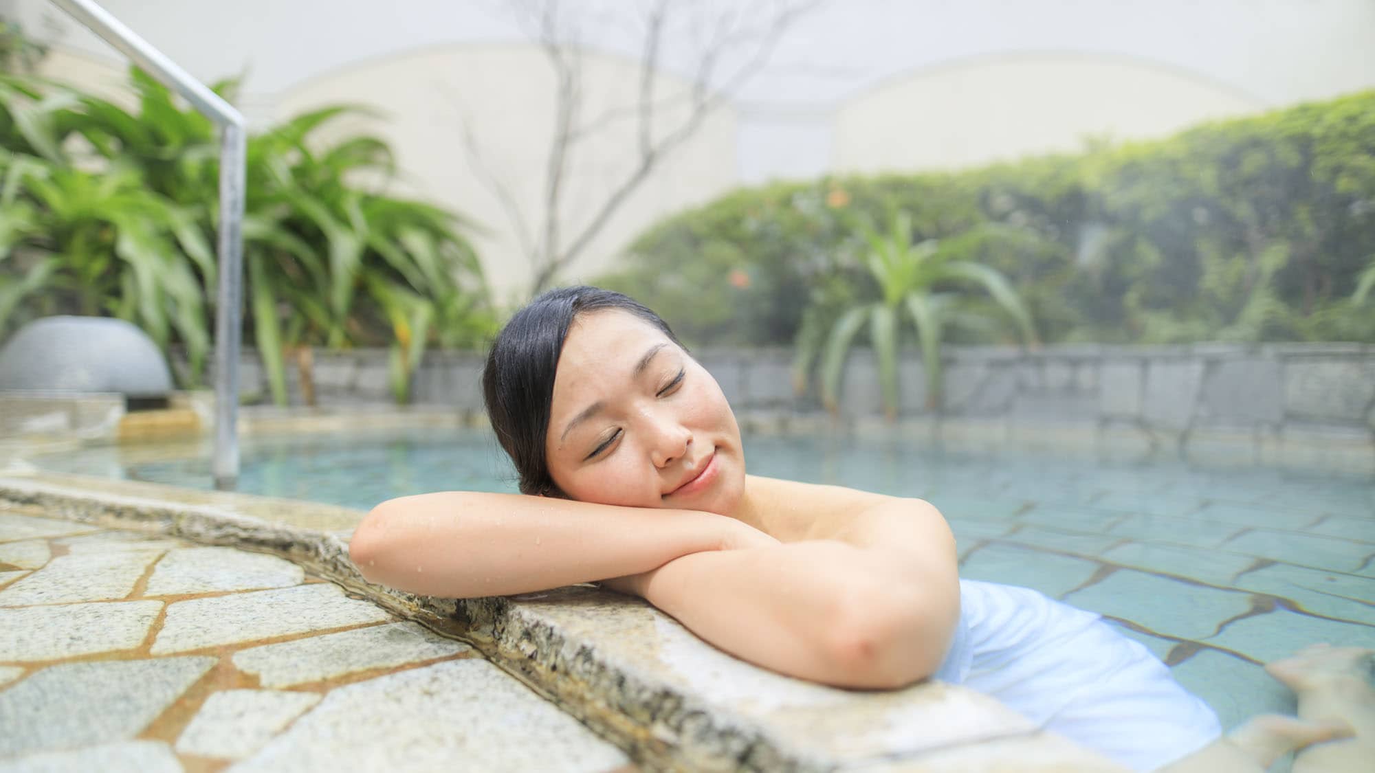 [Beauty hot spring] Ito Hotel Juraku's hot spring is ph8.34! It melts the old keratin of the skin, so it makes your skin smooth ♪