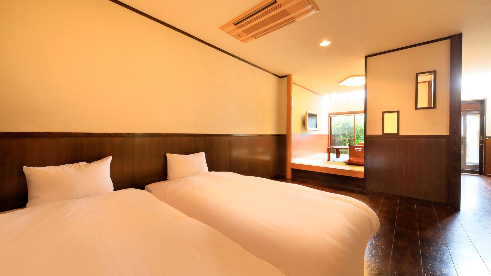 Guest room with open-air bath (B-2) | The twin beds can be moved.