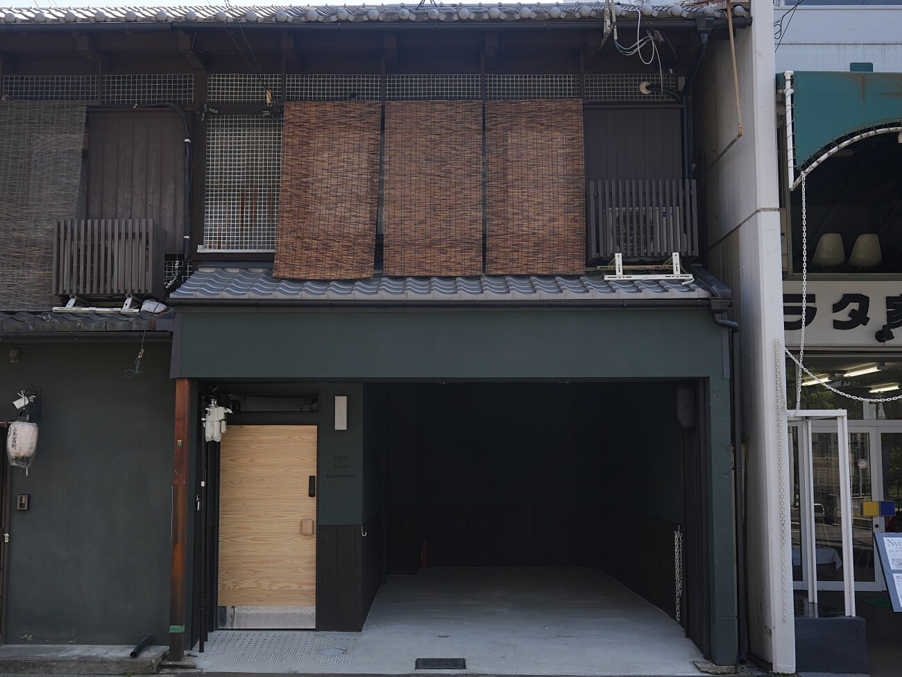 Không được phép mang theo vật nuôi　Bên ngoài