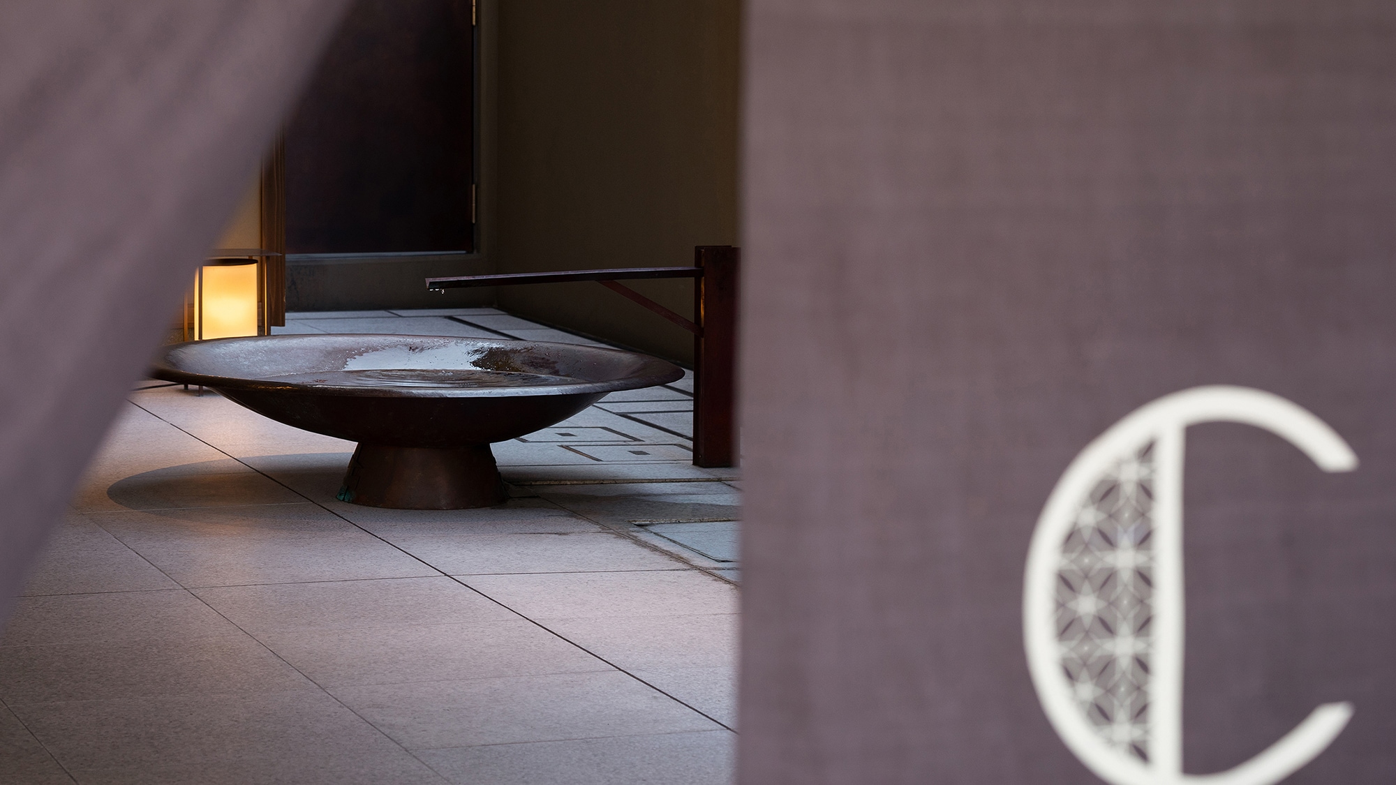 [Exterior] "Water Bowl" art can be seen through the noren curtain