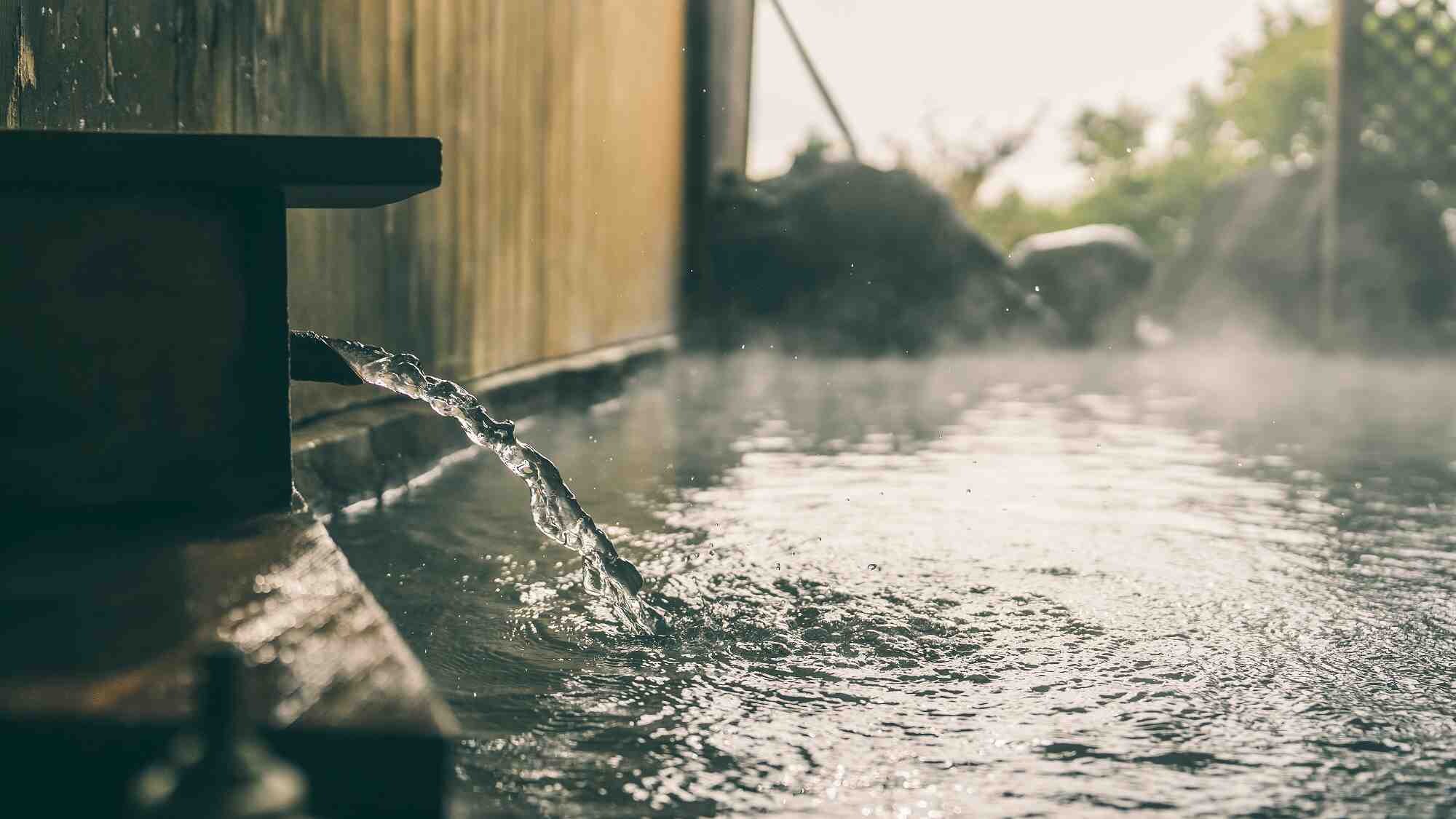 [Open-air bath] It is said to be good for skin diseases, gynecological diseases, neuralgia, and rheumatism.