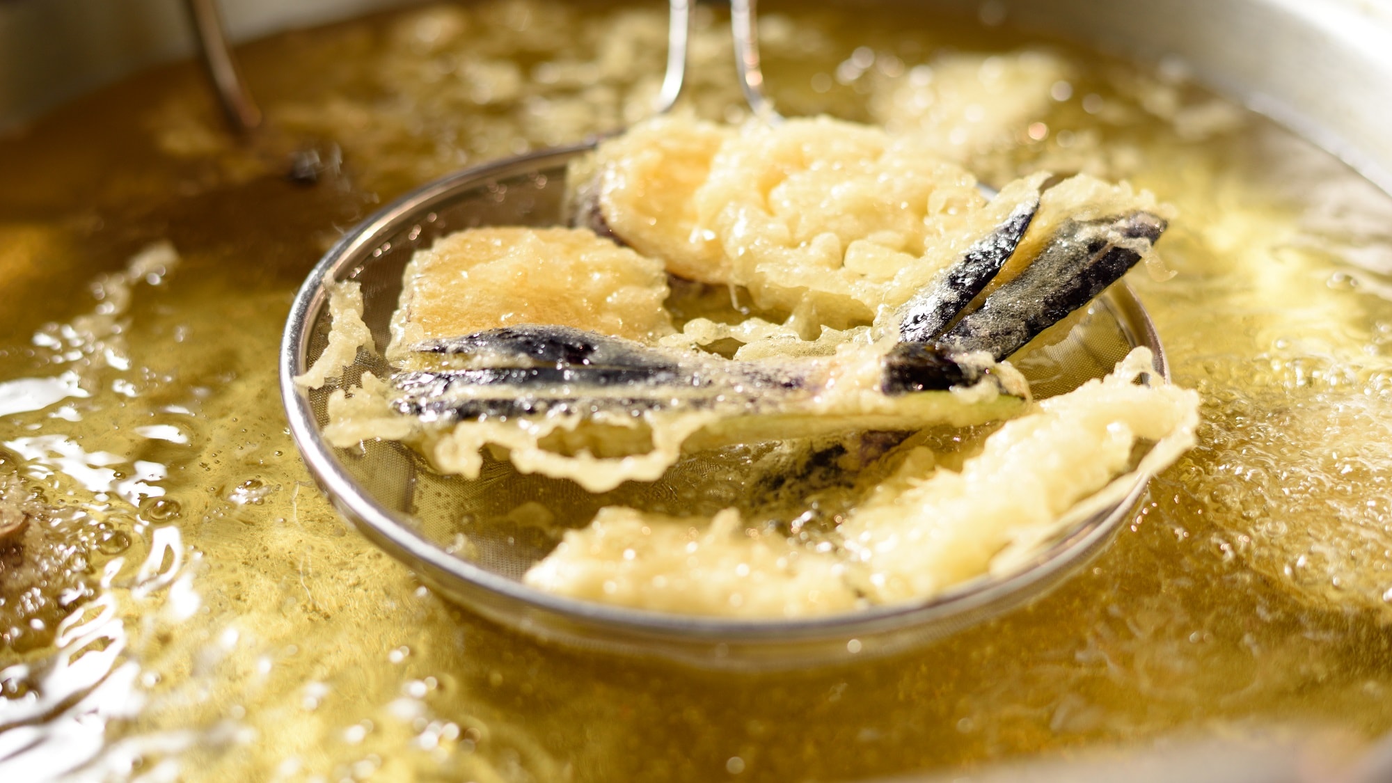 Freshly fried tempura is the best! Enjoy the classic tempura and seasonal varieties.