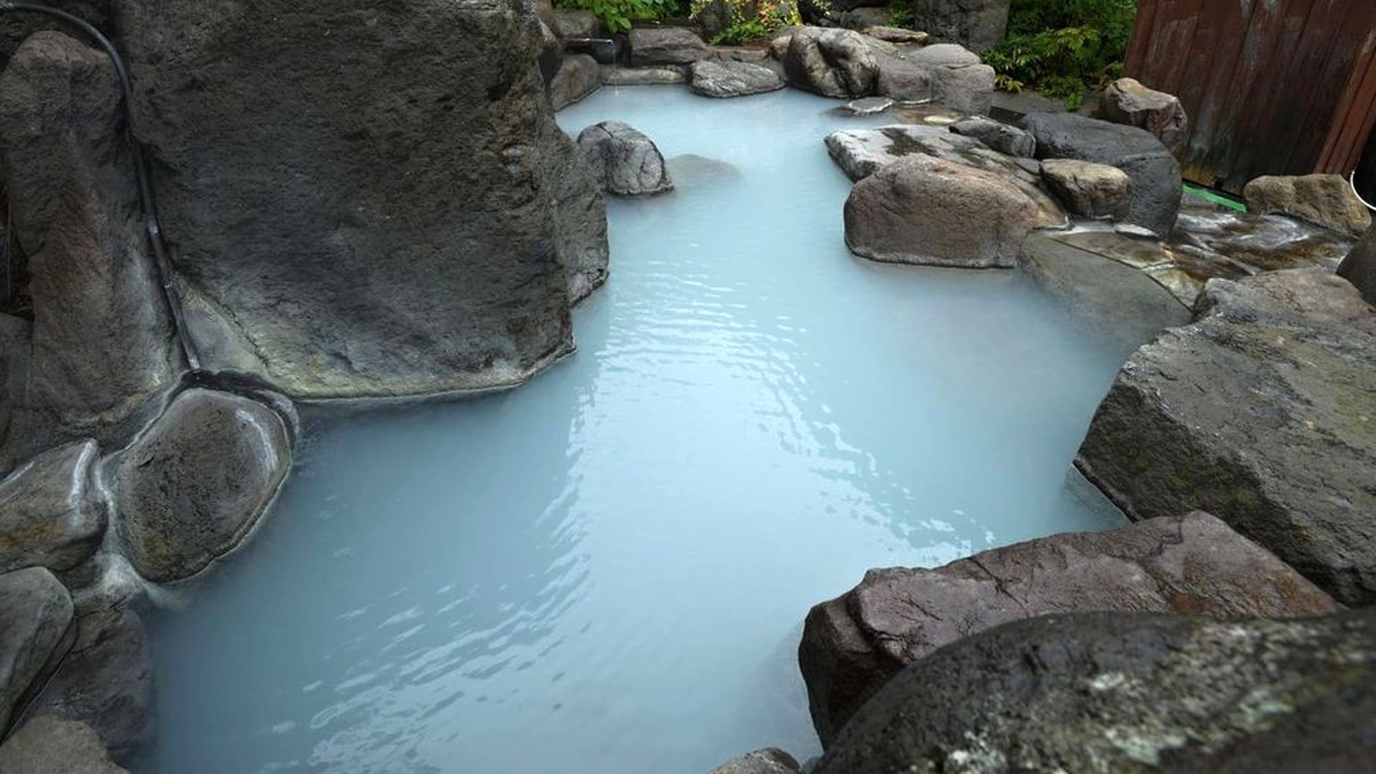 [Open-air bath] Second open-air bath/This is a "mixed-bathing" open-air bath. *You may bathe while wearing a single-colored bath towel.