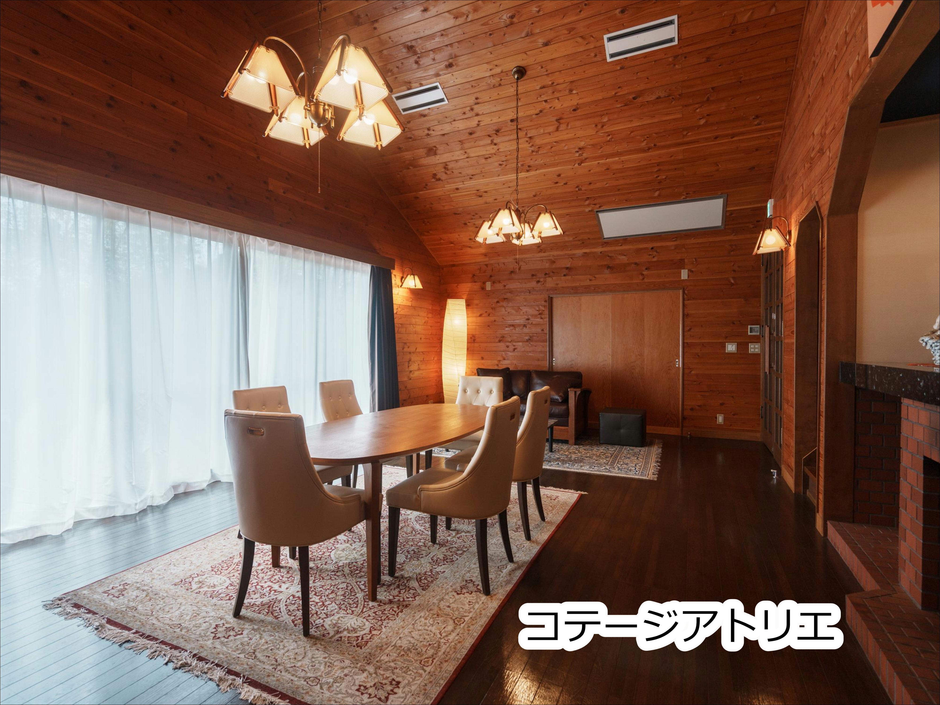 Cottage Atelier Living Room