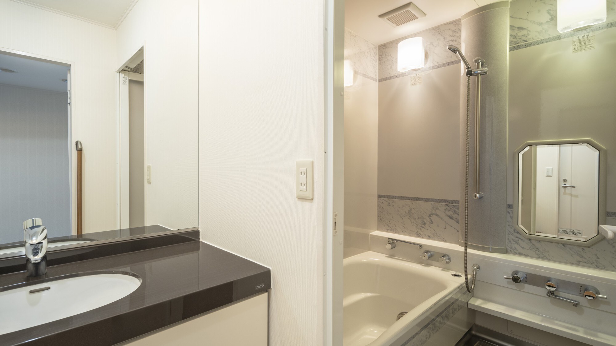 ■Deluxe Wide View Twin Room (Bathroom)