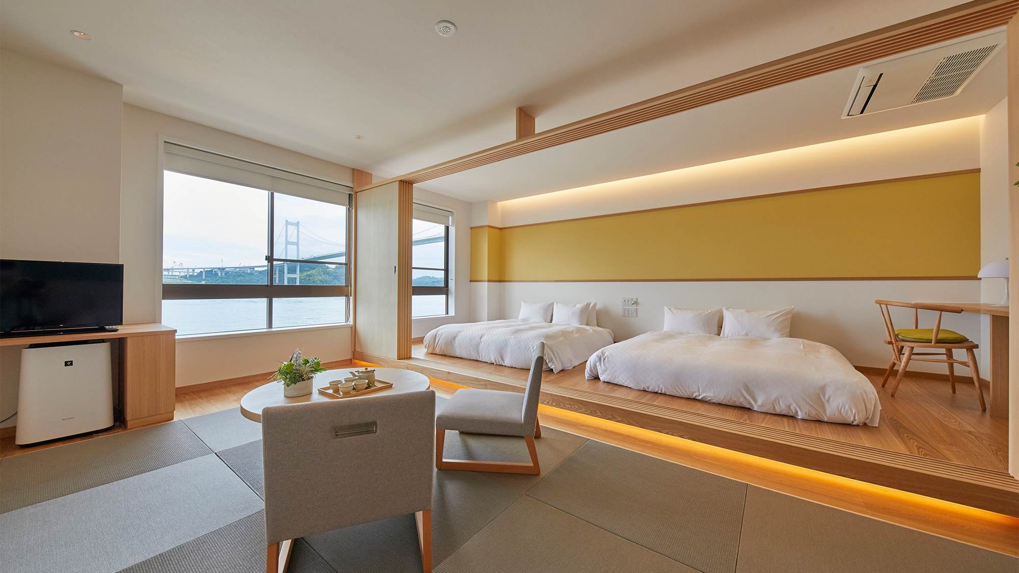 A spacious room with a Japanese-style living area (Junior Suite B)