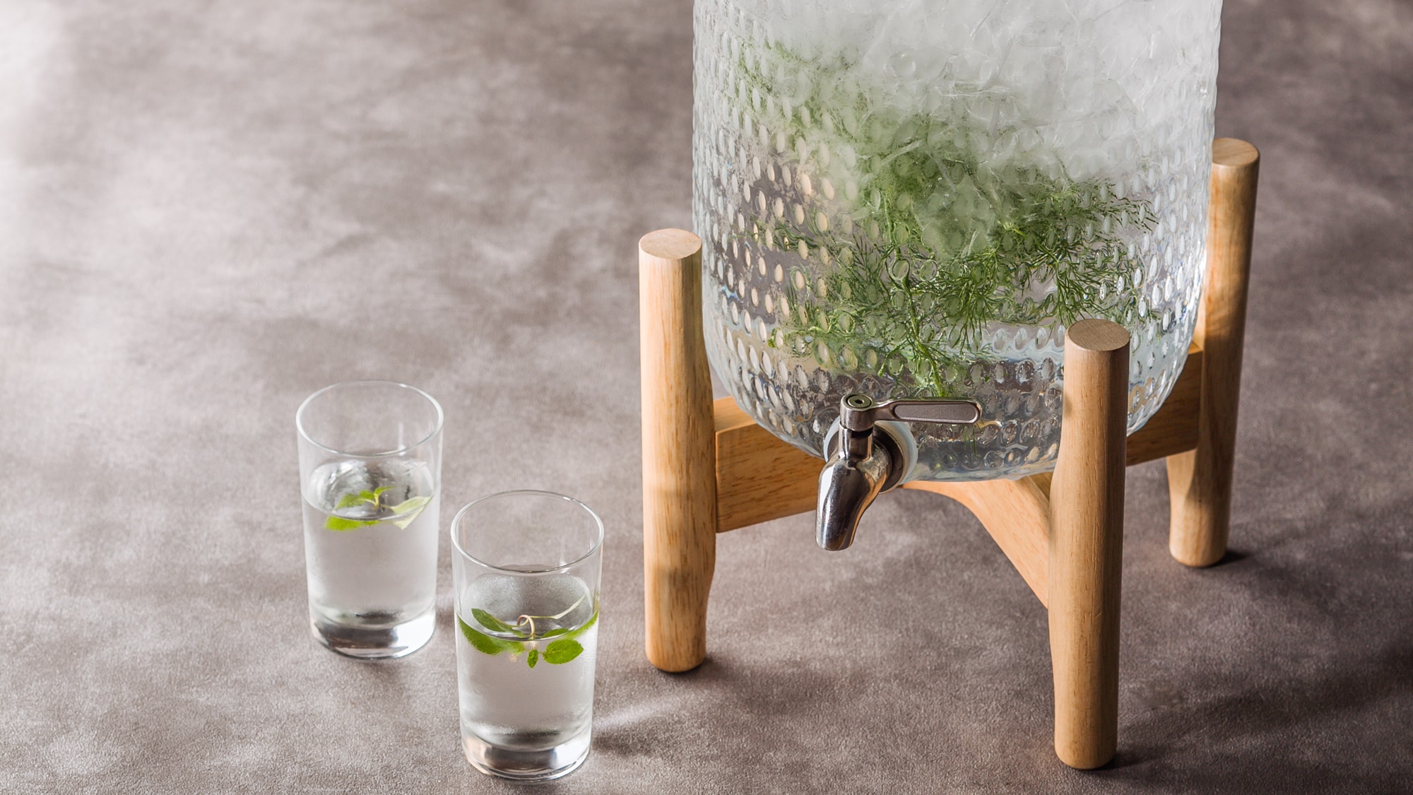 [THE LOUNGE / Evening Social] Take a break with local herbal water