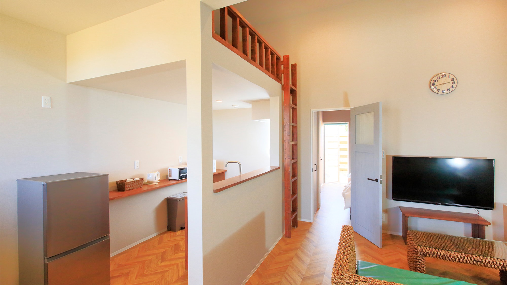 Living/dining room and kitchen