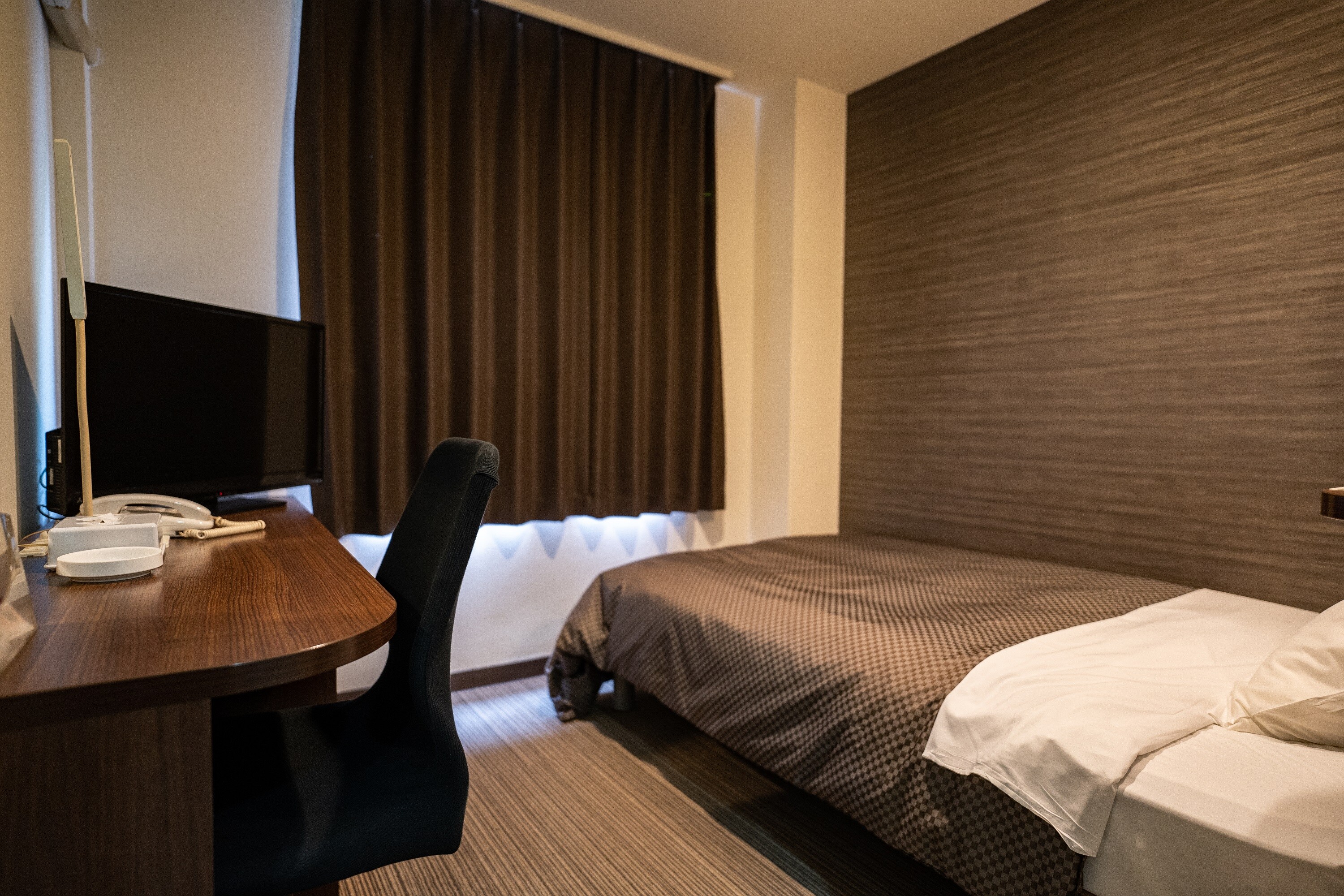 Single room with Serta pocket coil bed!