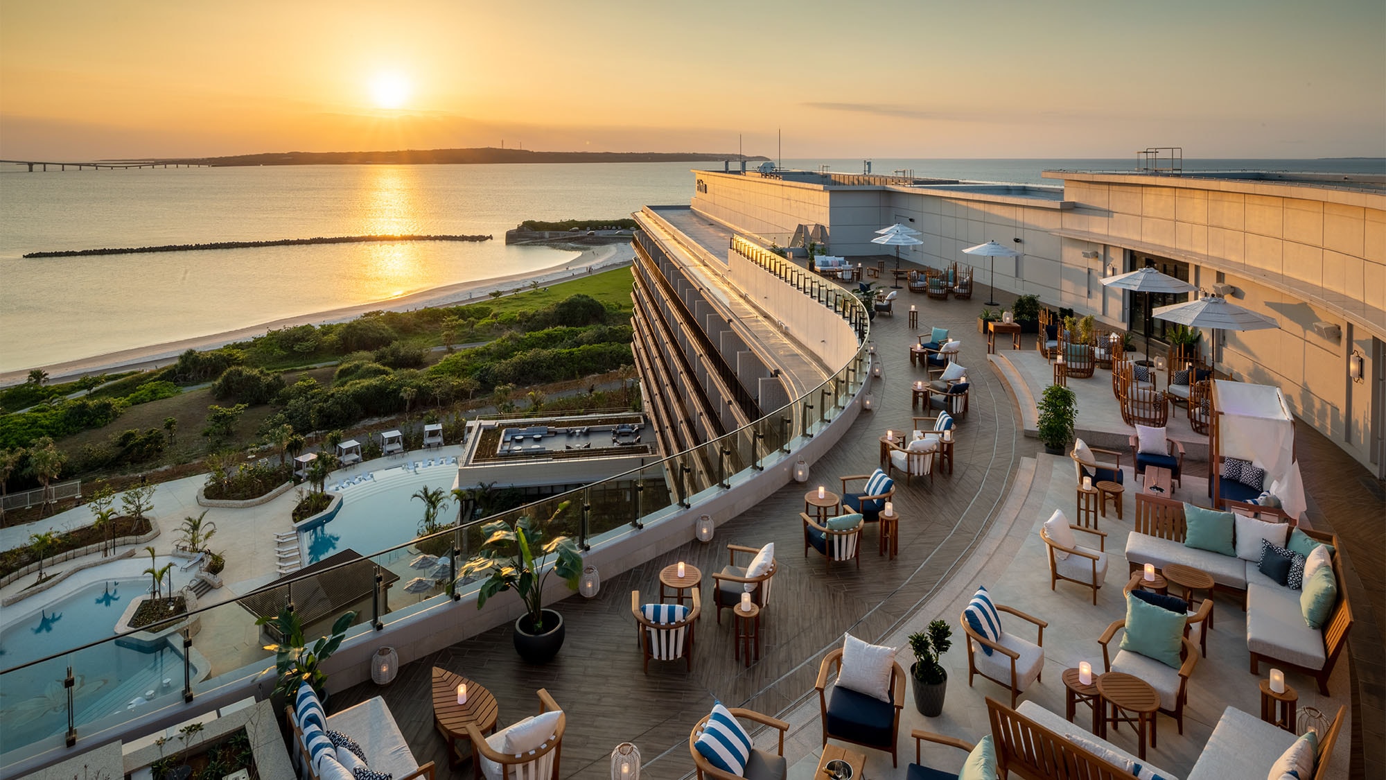 [Rooftop Bar Yunai] บาร์สุดหรูพร้อมชมพระอาทิตย์ตกและวิวทะเล