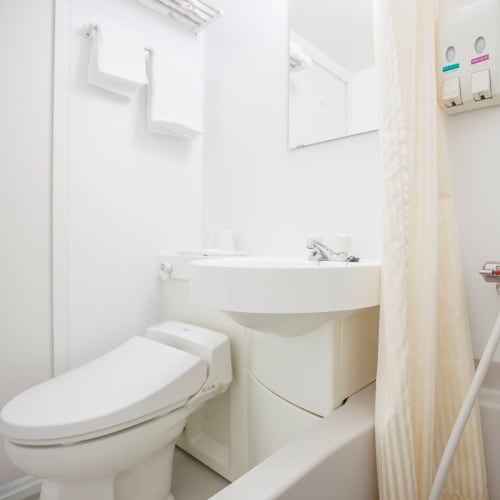 Bath/Toilet