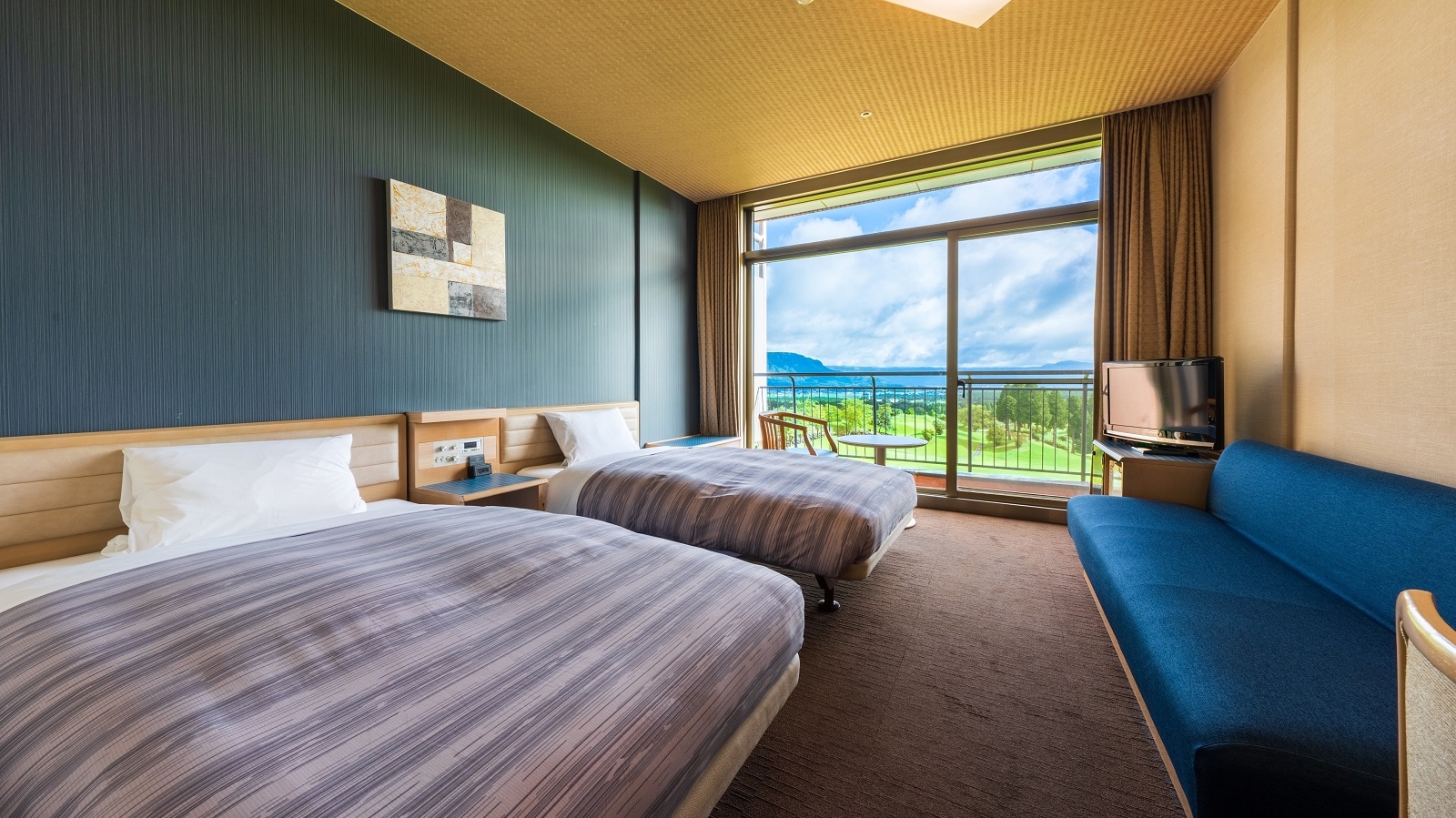 <Guest Room A> Twin Room A - You can enjoy the majestic view of the somma from the balcony on the somma side.