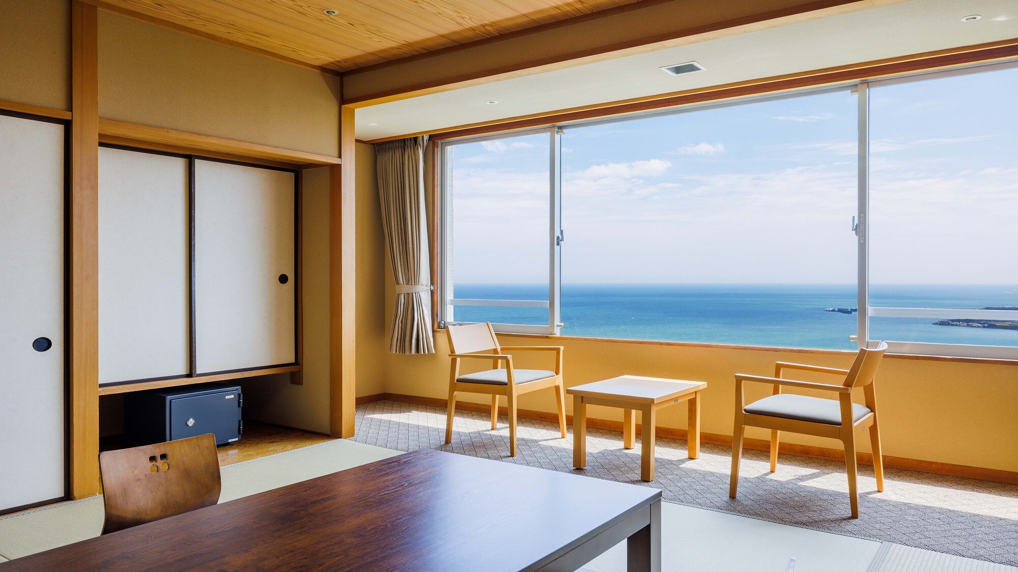 Japanese-style room (8 tatami mats)