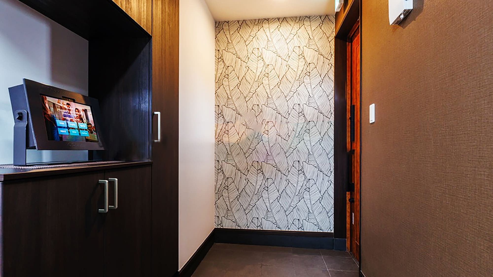 Check-in is non-face-to-face, so you can use the property as if it were your own vacation home.