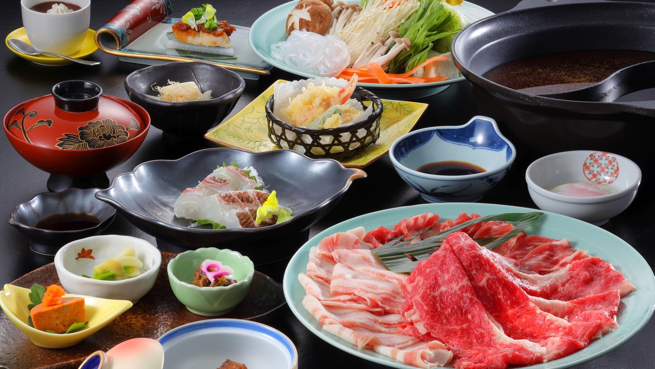 Taste both greedily! Two specialty dishes "Ontama Sukiyaki & times; Gensen Shabu-shabu Zen"