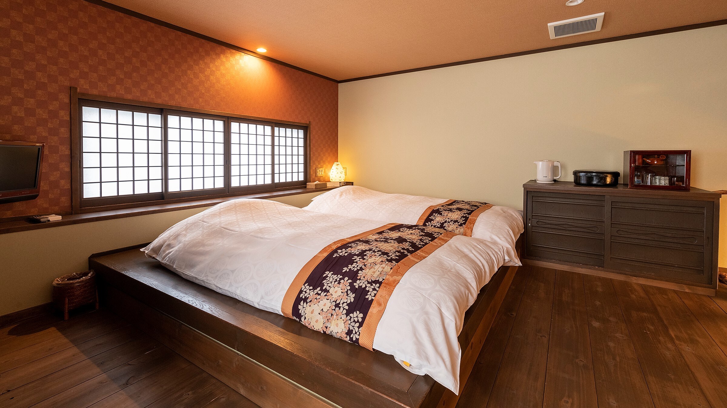 [Teiregi] At the top of the stairs is the bedroom